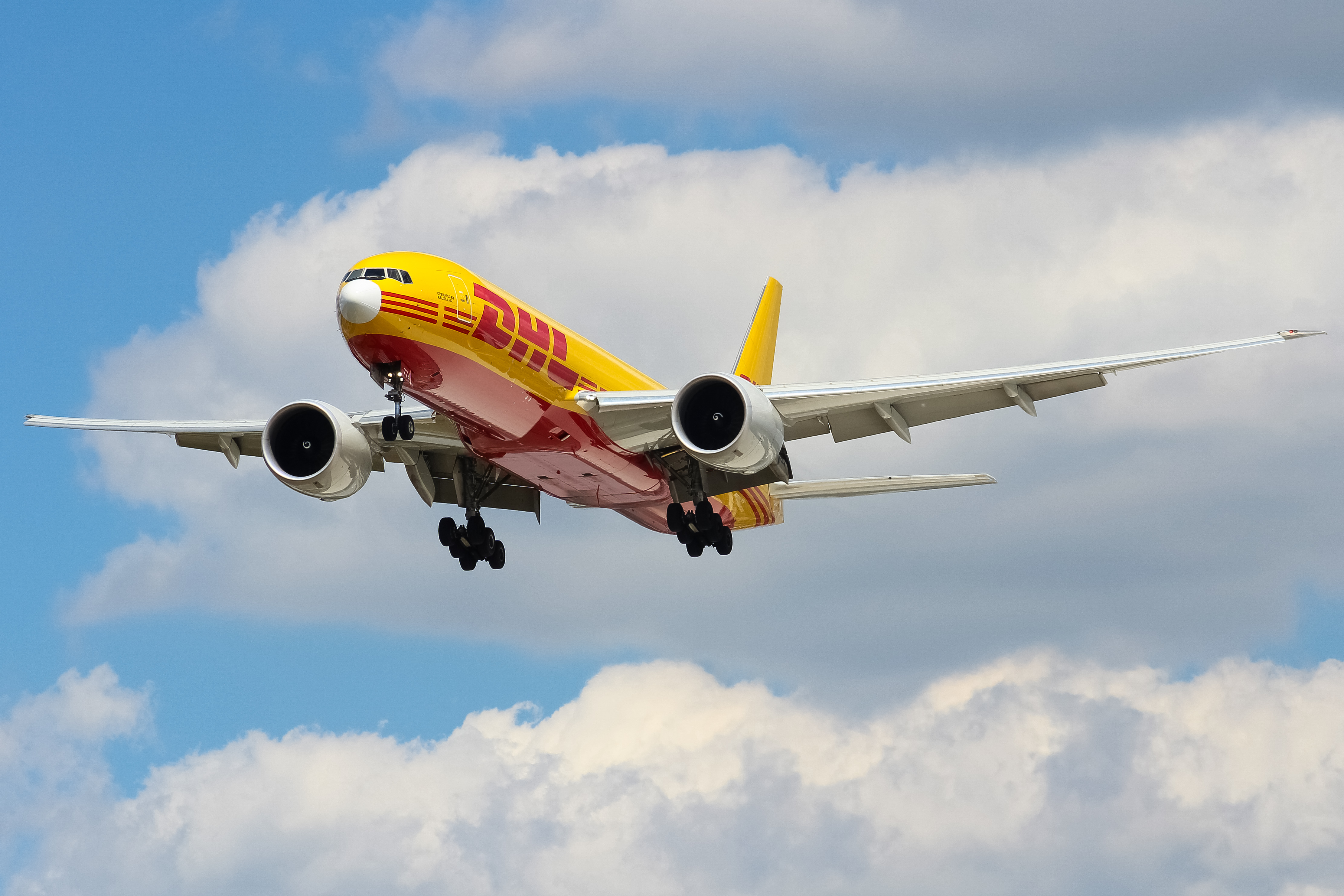 Full size: DHL Boeing 777-200LR N774CK at Cincinnati/Northern Kentucky International Airport