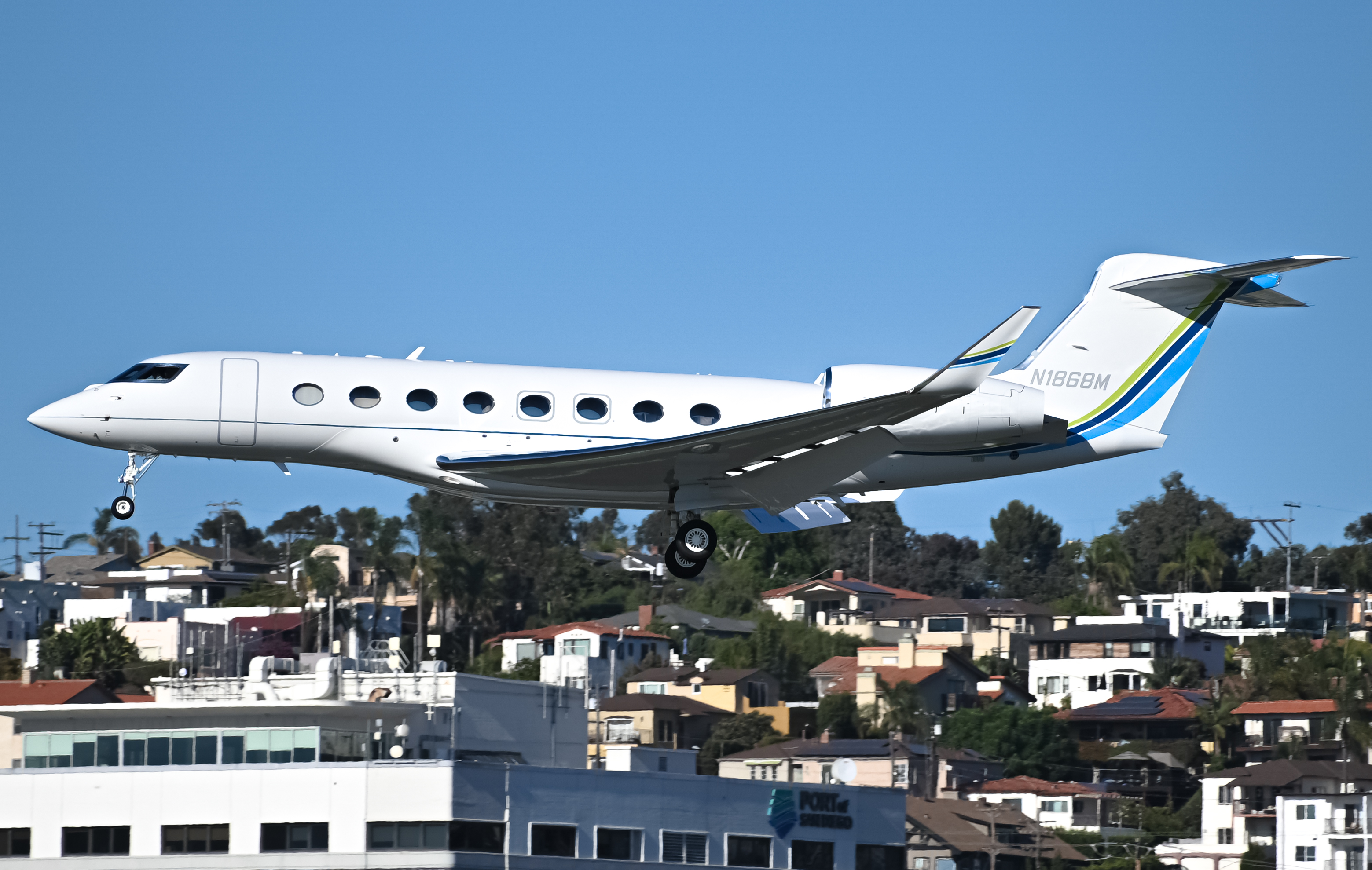 Full size: PRIVATE Gulfstream G650 N1868M at San Diego International Airport