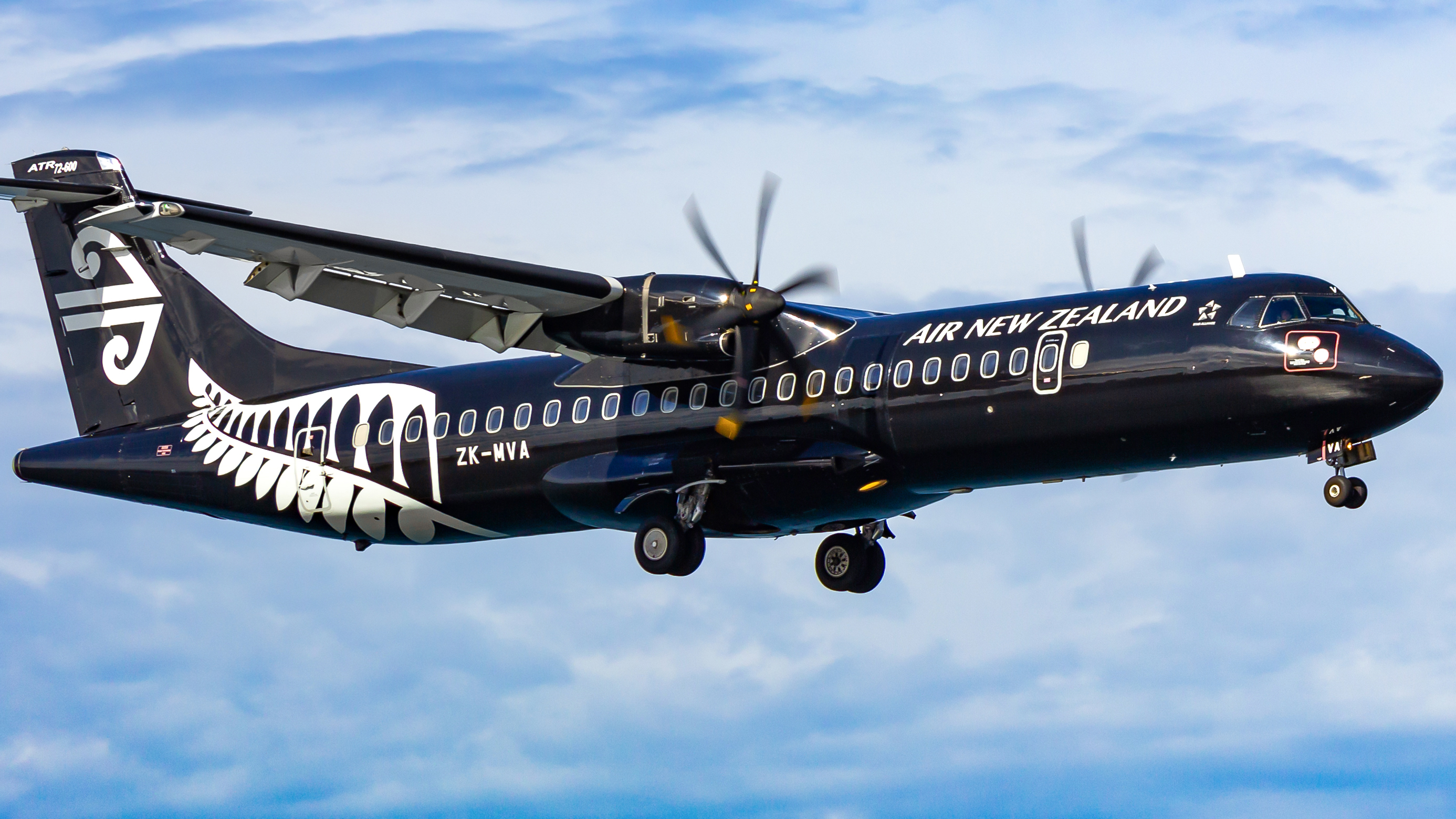 Full size: Air New Zealand ATR 72-600 ZK-MVA at Wellington International Airport