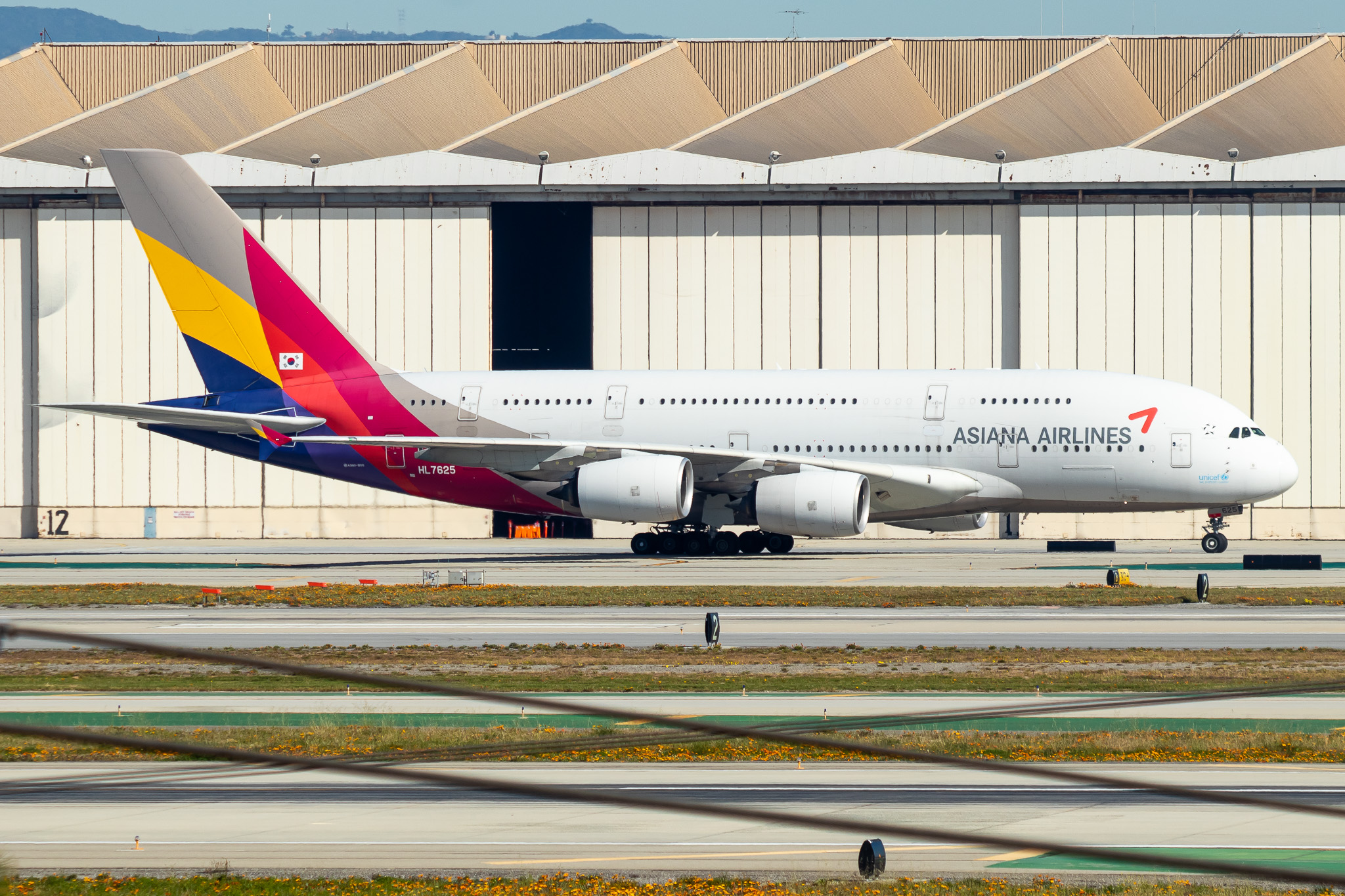Full size: Asiana Airlines Airbus A380-800 HL7625 at Los Angeles International Airport