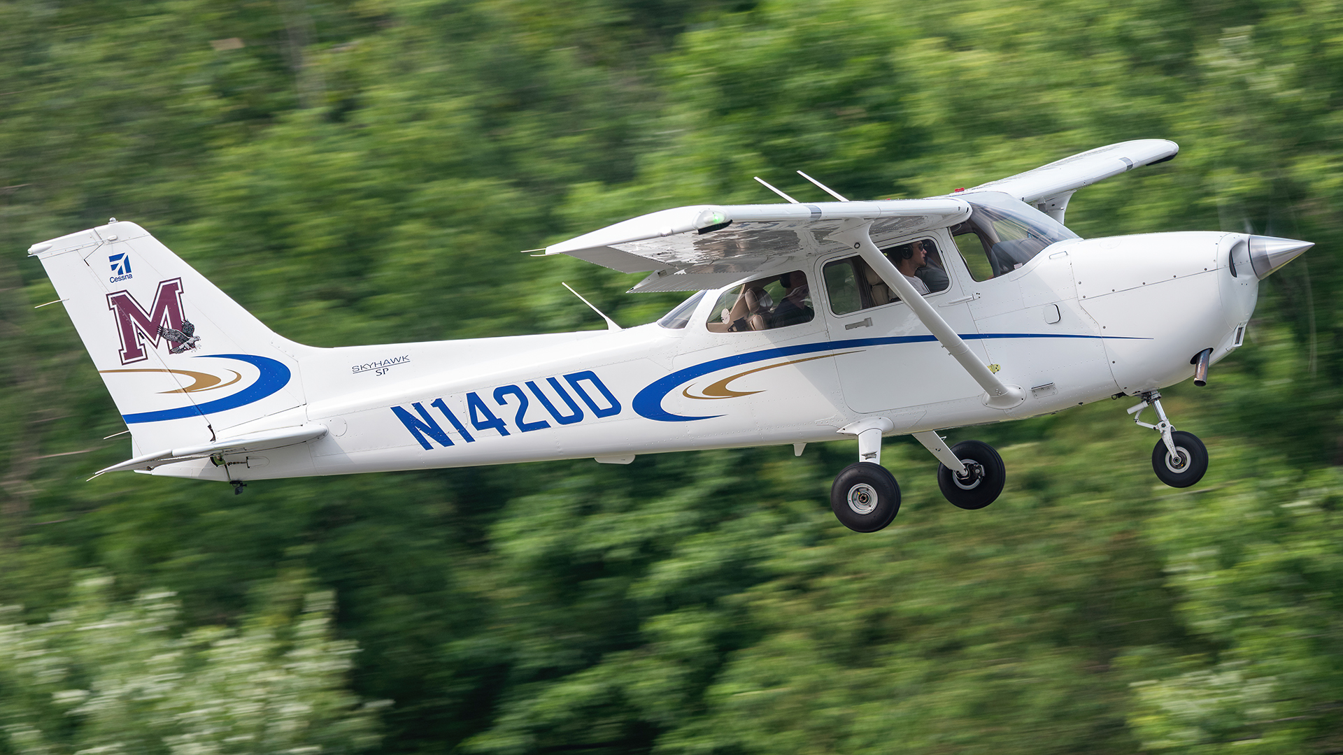 Full size: PRIVATE Cessna 172 N142UD at College Park Airport