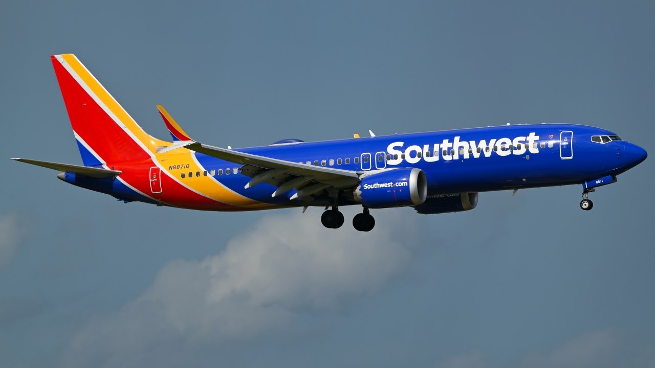 Full size: Southwest Airlines Boeing 737 MAX 8 N8871Q at Orlando International Airport