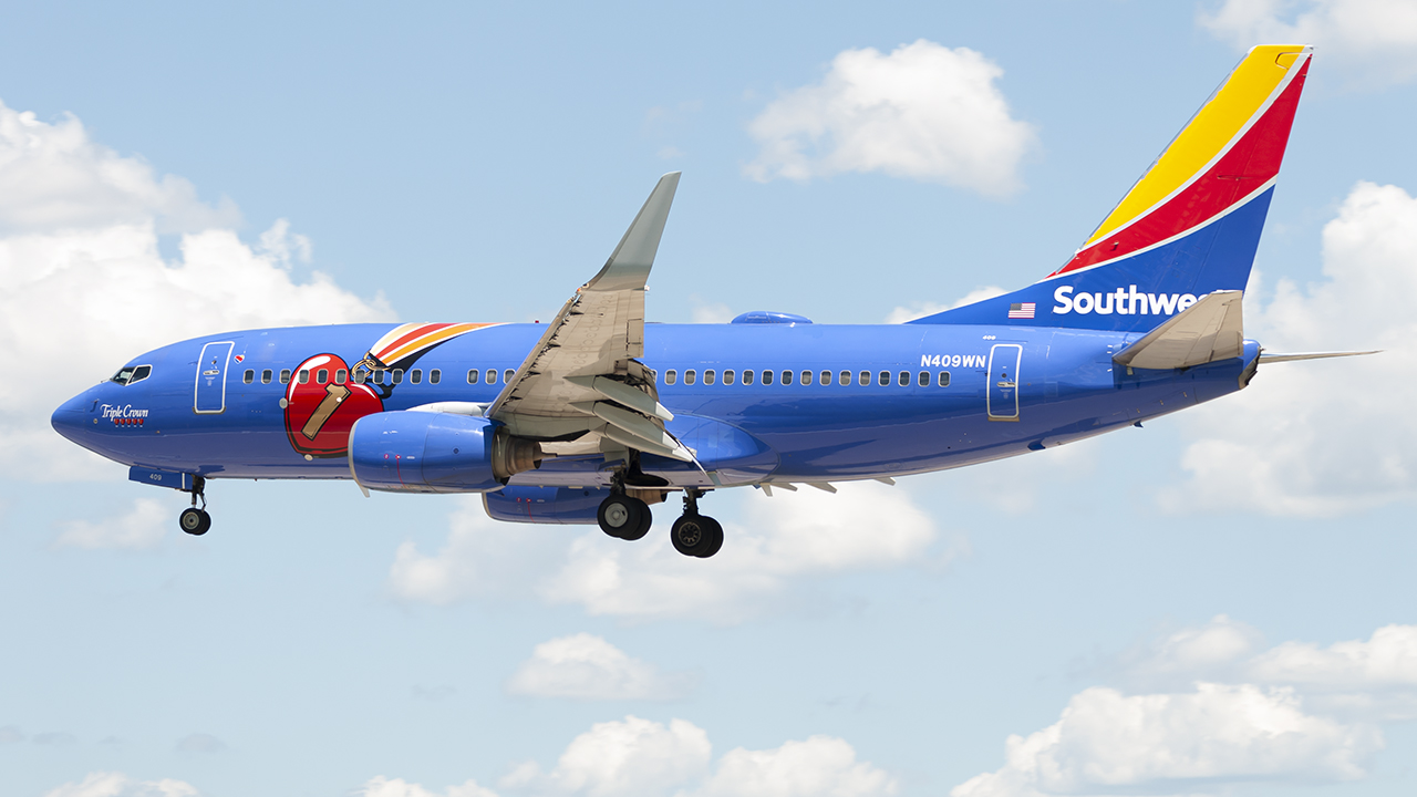 Full size: Southwest Airlines Boeing 737-700 N409WN at Baltimore/Washington International Thurgood Marshall Airport