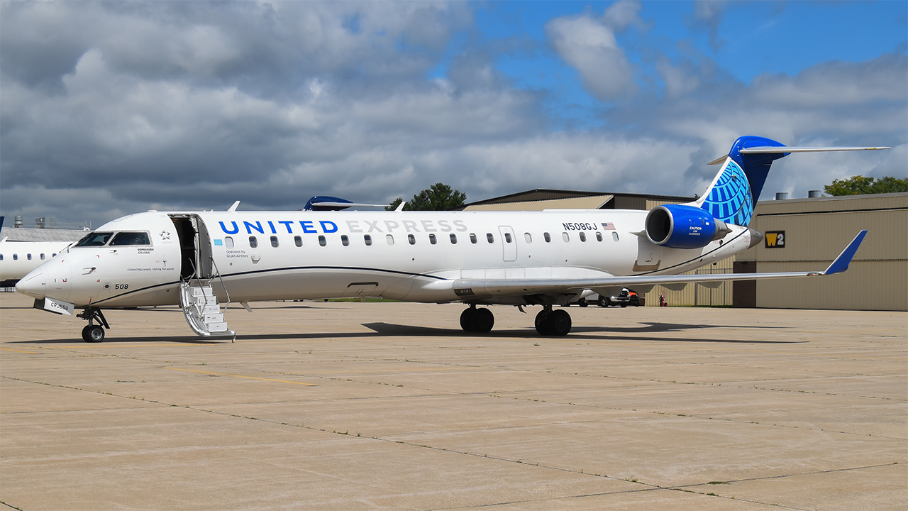 Full size: United Express Mitsubishi CRJ-550 N508GJ at Battle Creek Kalamazoo International Airport