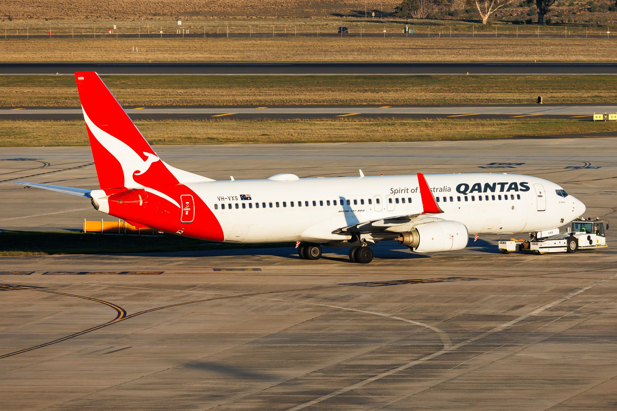 Full size: Qantas Airways Boeing 737-800 VH-VXS at Melbourne Airport