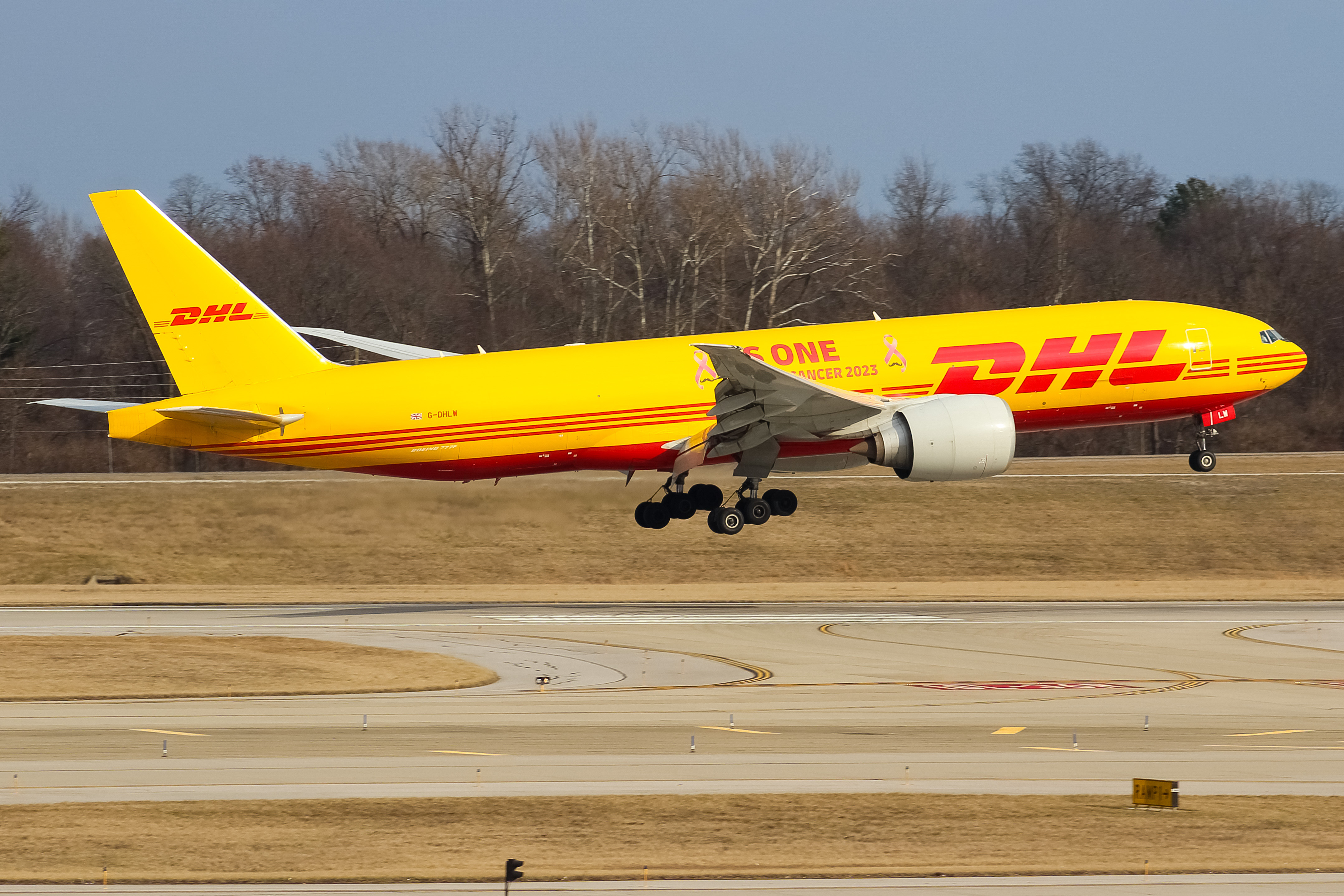 Full size: DHL Boeing 777-F G-DHLW at Cincinnati/Northern Kentucky International Airport