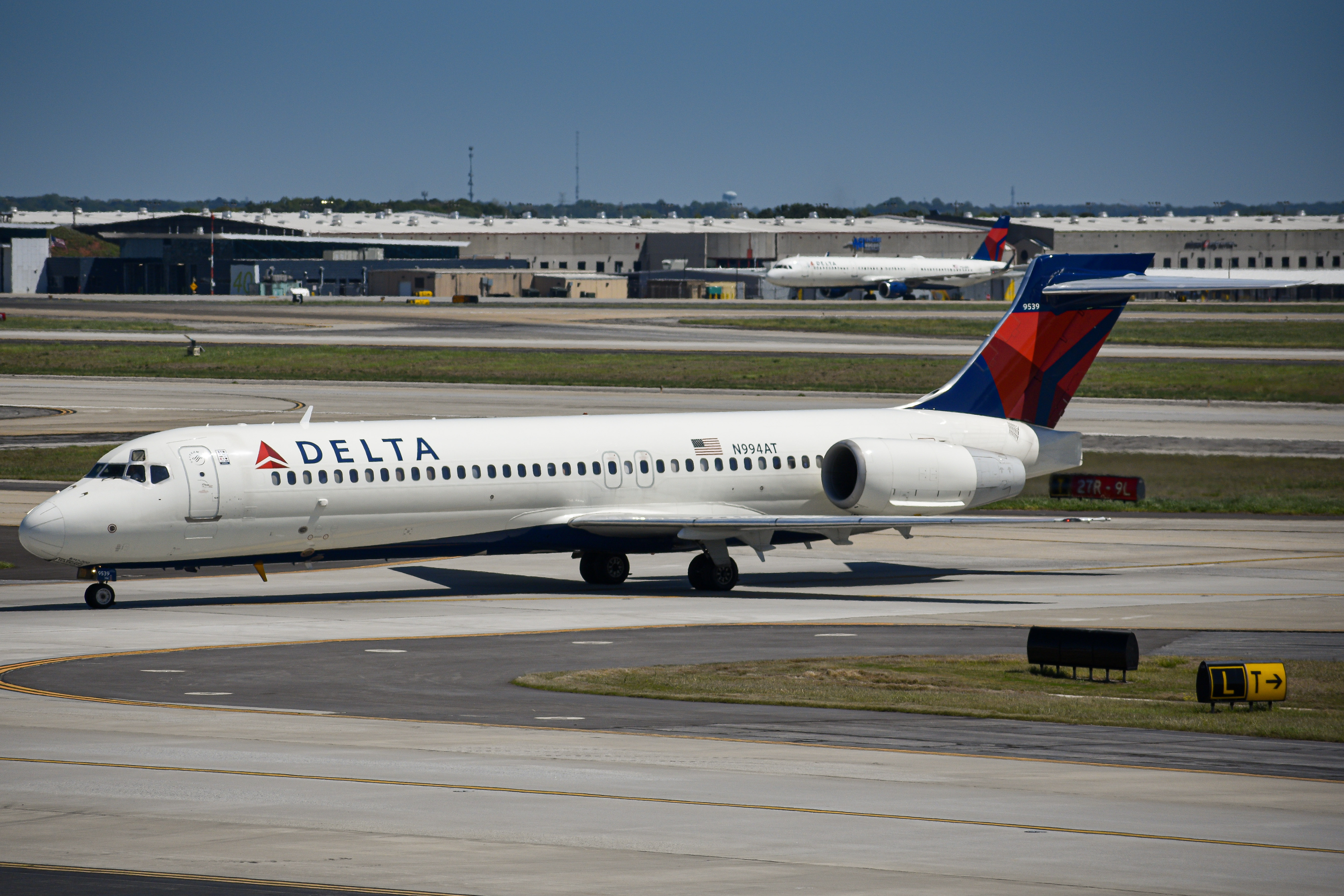 Full size: Delta Airlines Boeing 717-200 N994AT at Hartsfield-Jackson Atlanta International Airport