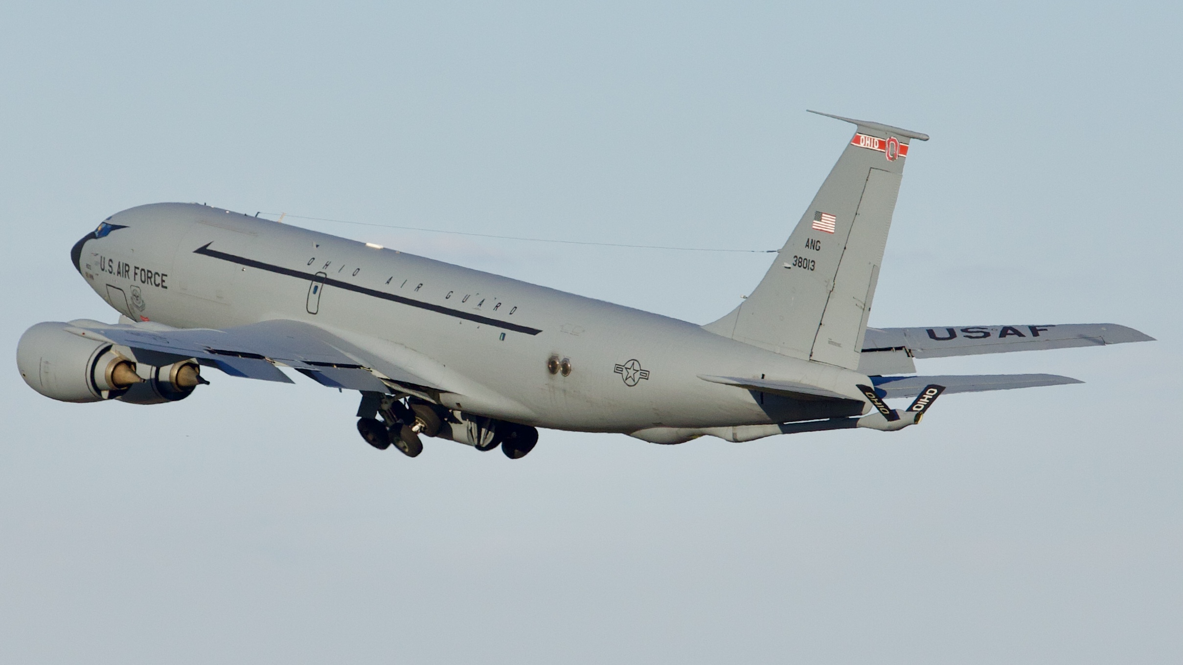 Full size: USAF - United States Air Force Boeing KC-135R Stratotanker 63-38013 at Rickenbacker International Airport