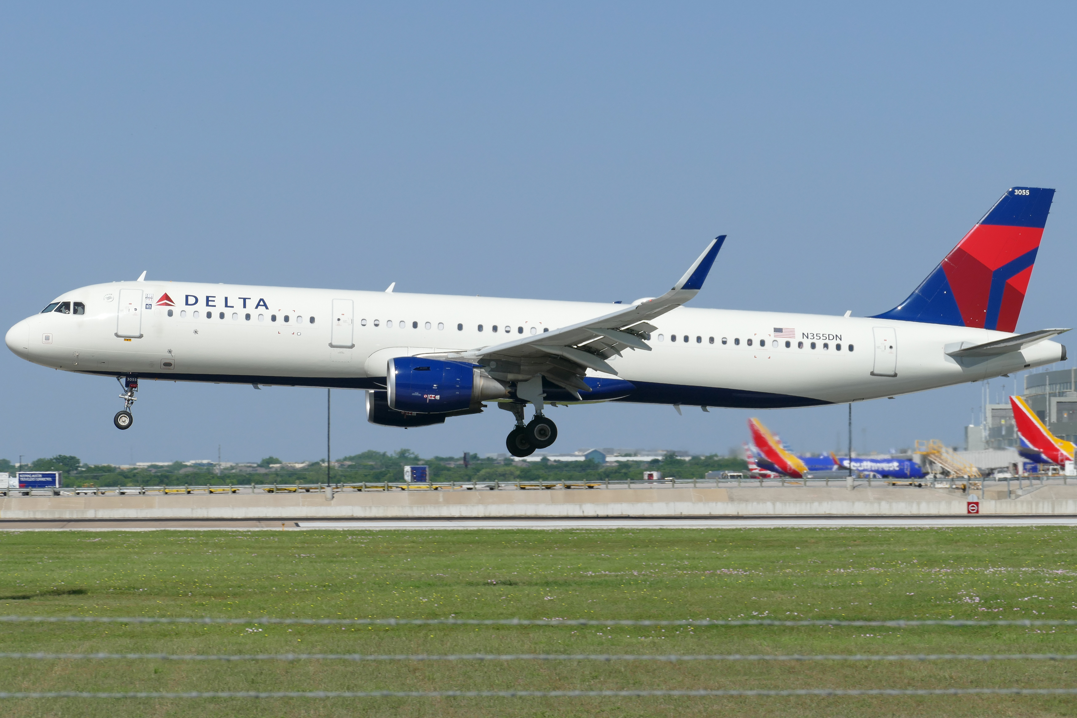 Full size: Delta Airlines Airbus A321-200 N355DN at Austin-Bergstrom International Airport