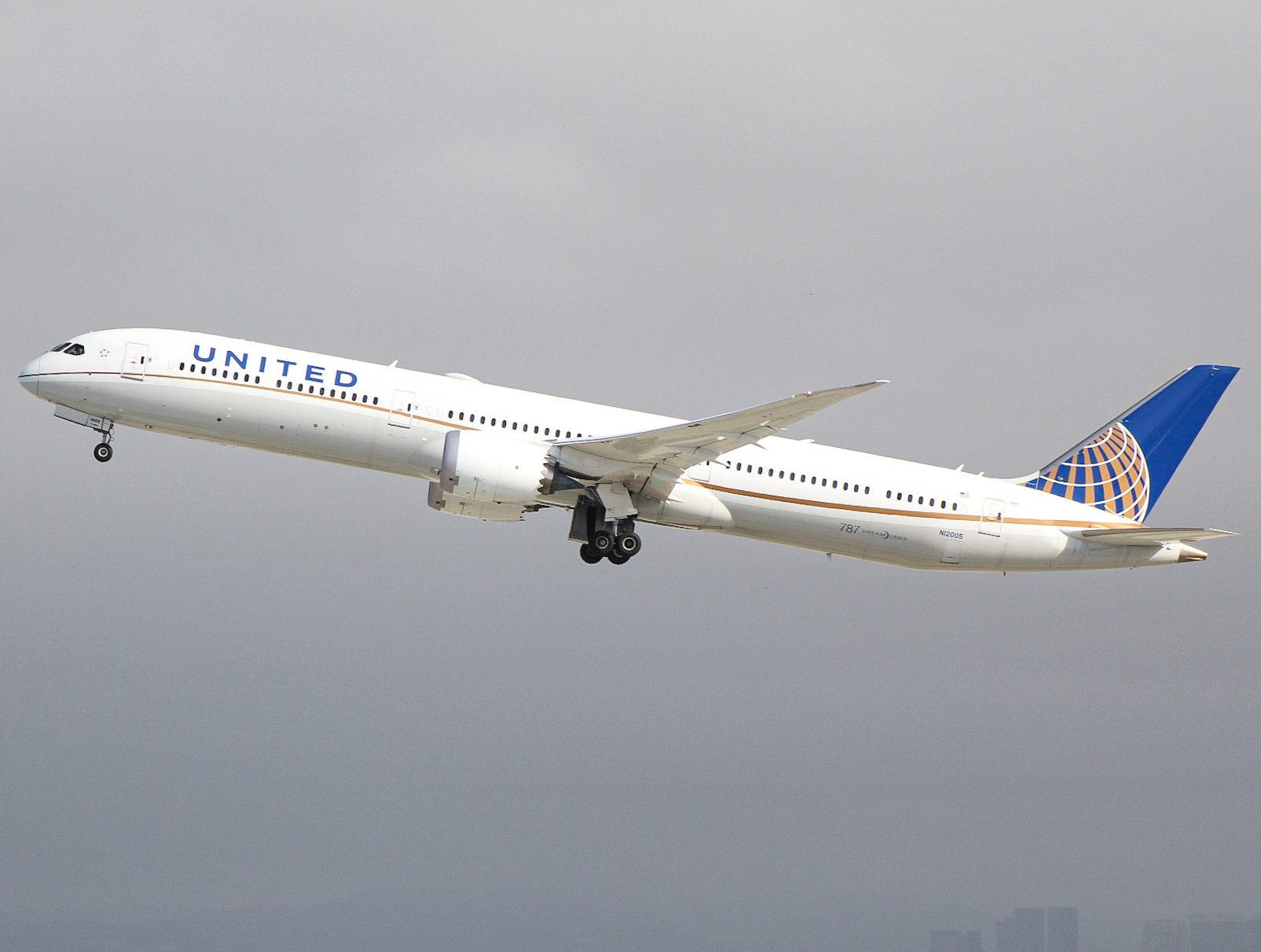 Full size: United Airlines Boeing 787-10 N12005 at Los Angeles International Airport