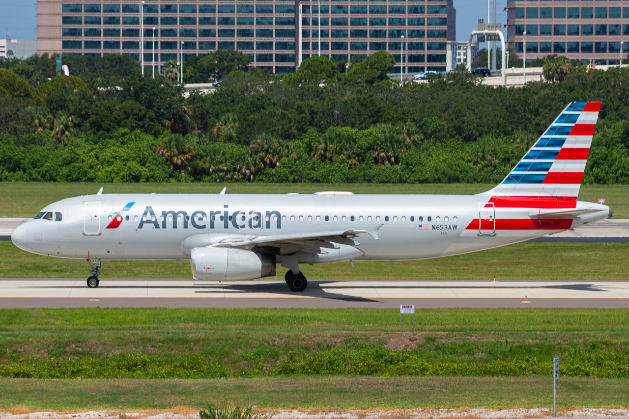 Full size: American Airlines Airbus A320 N653AW at Tampa International Airport