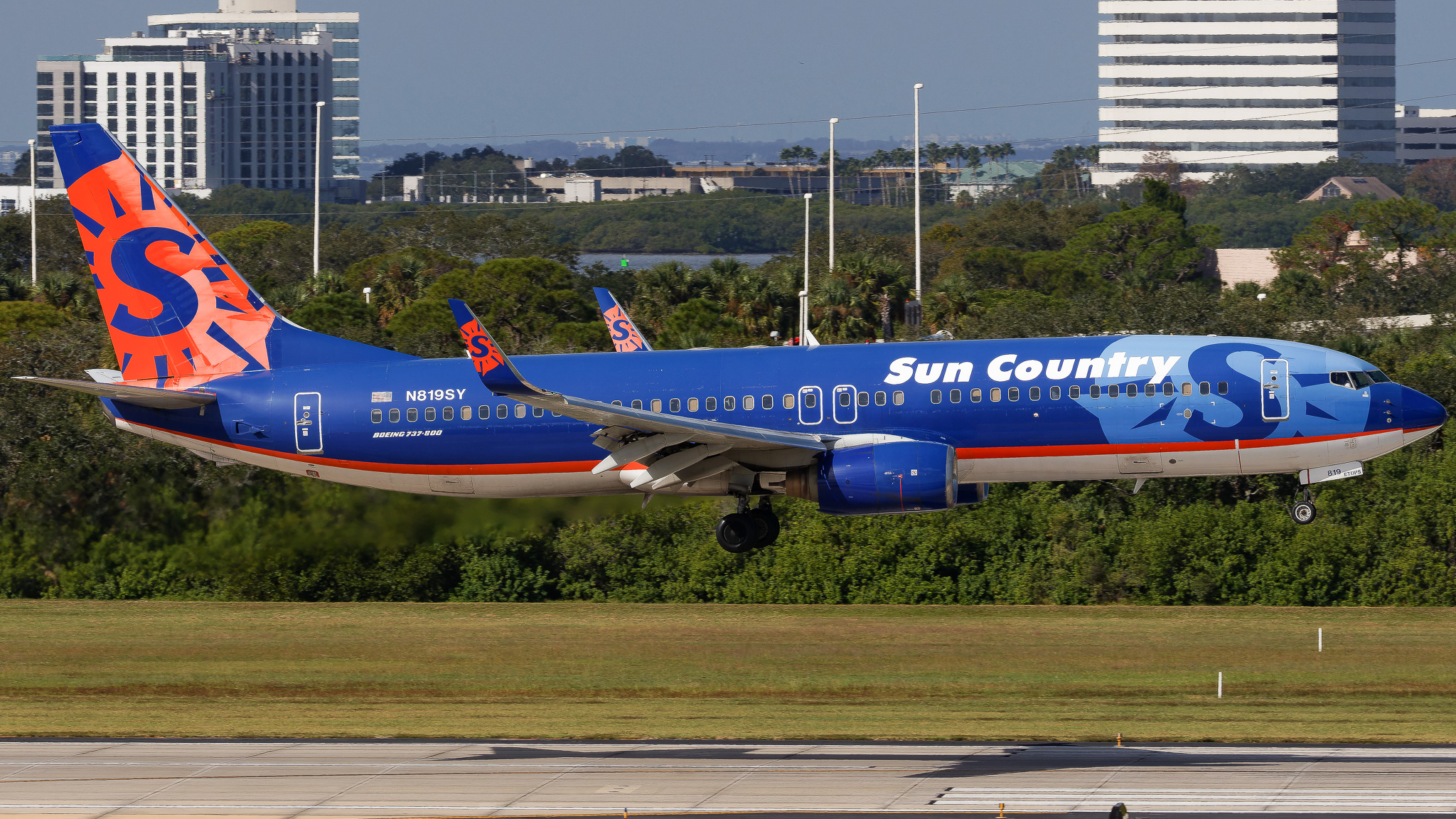 Full size: Sun Country Airlines Boeing 737-800 N819SY at Tampa International Airport