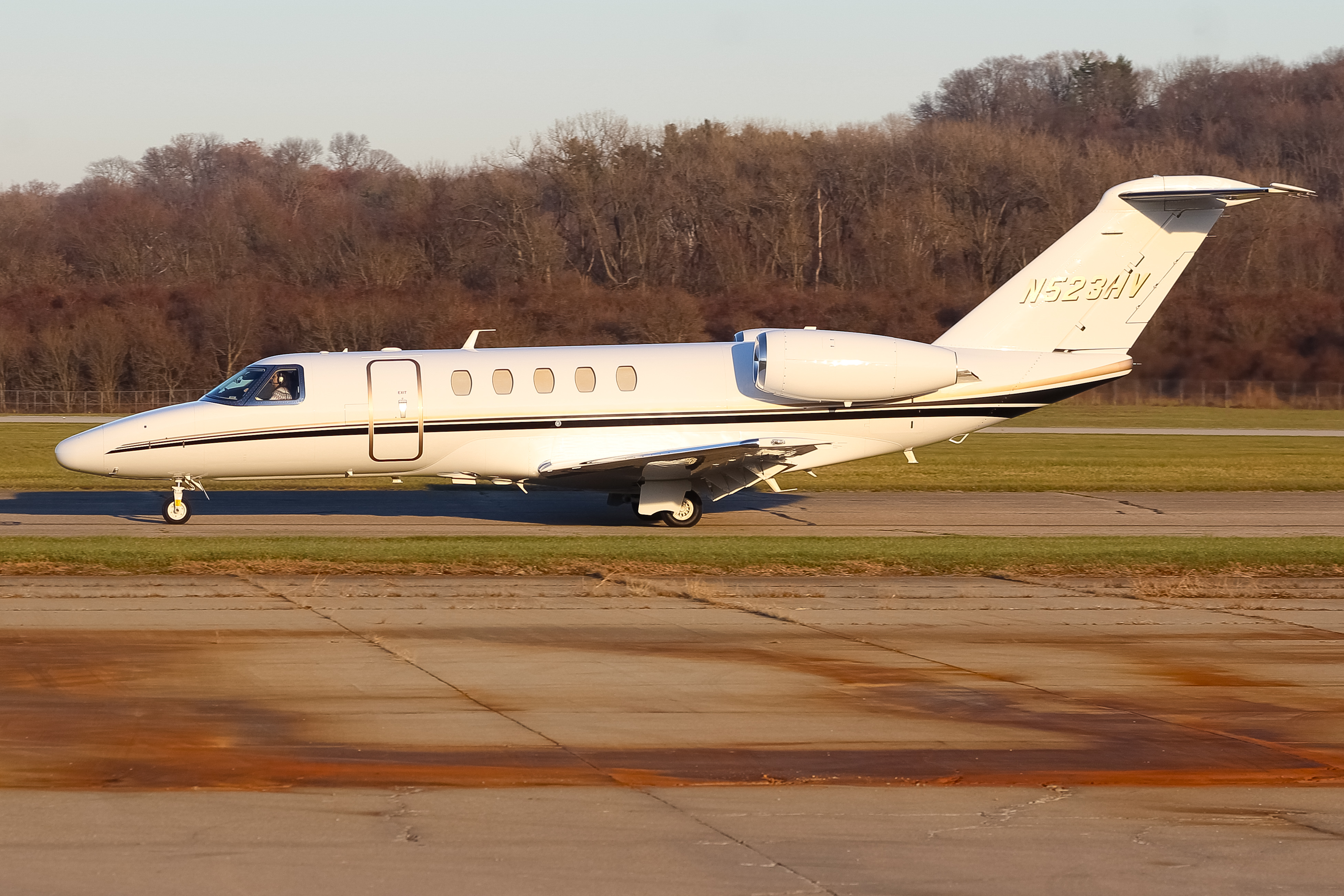 Full size: PRIVATE  Cessna 525 N523HV at Cincinnati Municipal Airport/Lunken Field