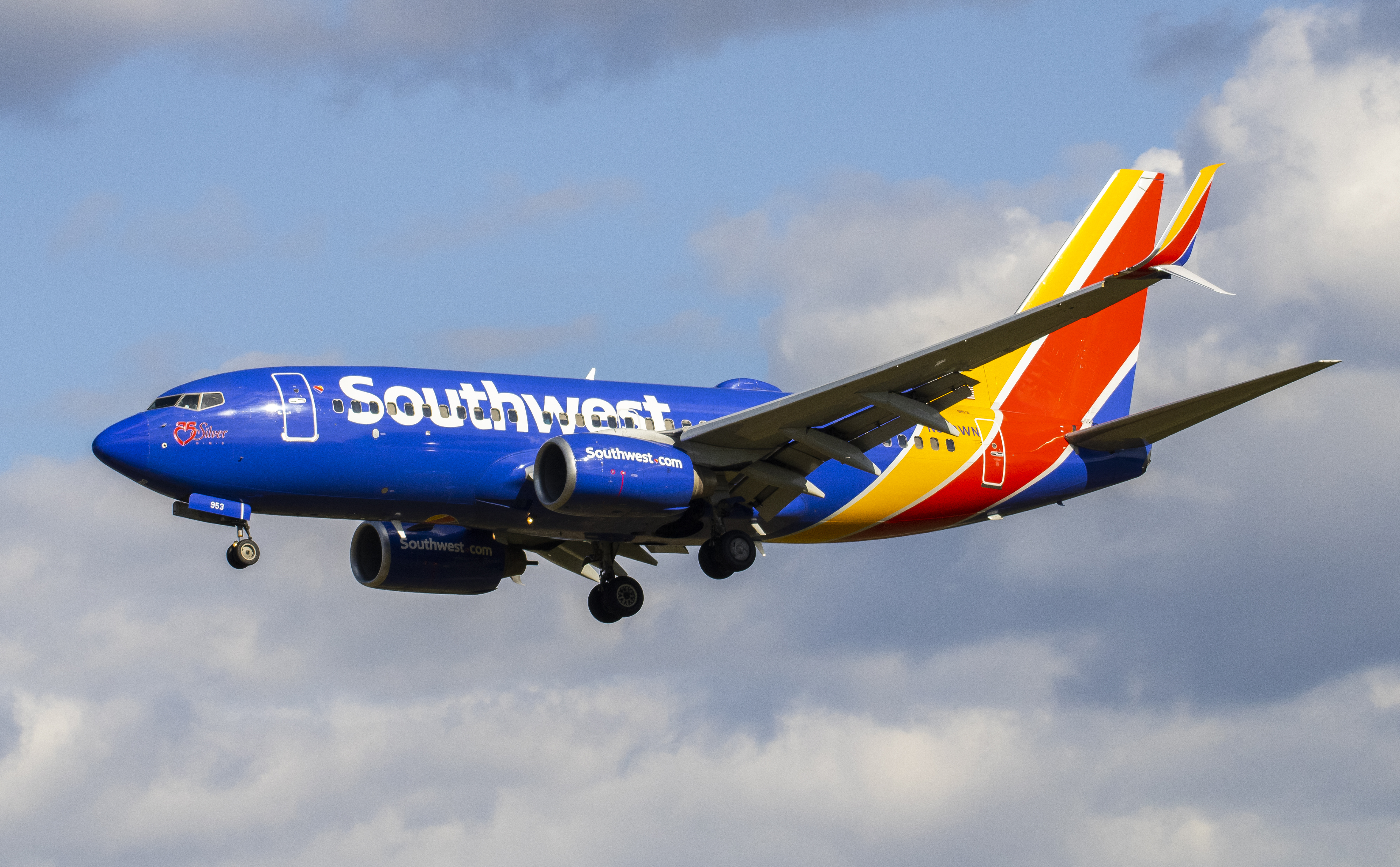Full size: Southwest Airlines Boeing 737-700 N953WN at Baltimore/Washington International Thurgood Marshall Airport