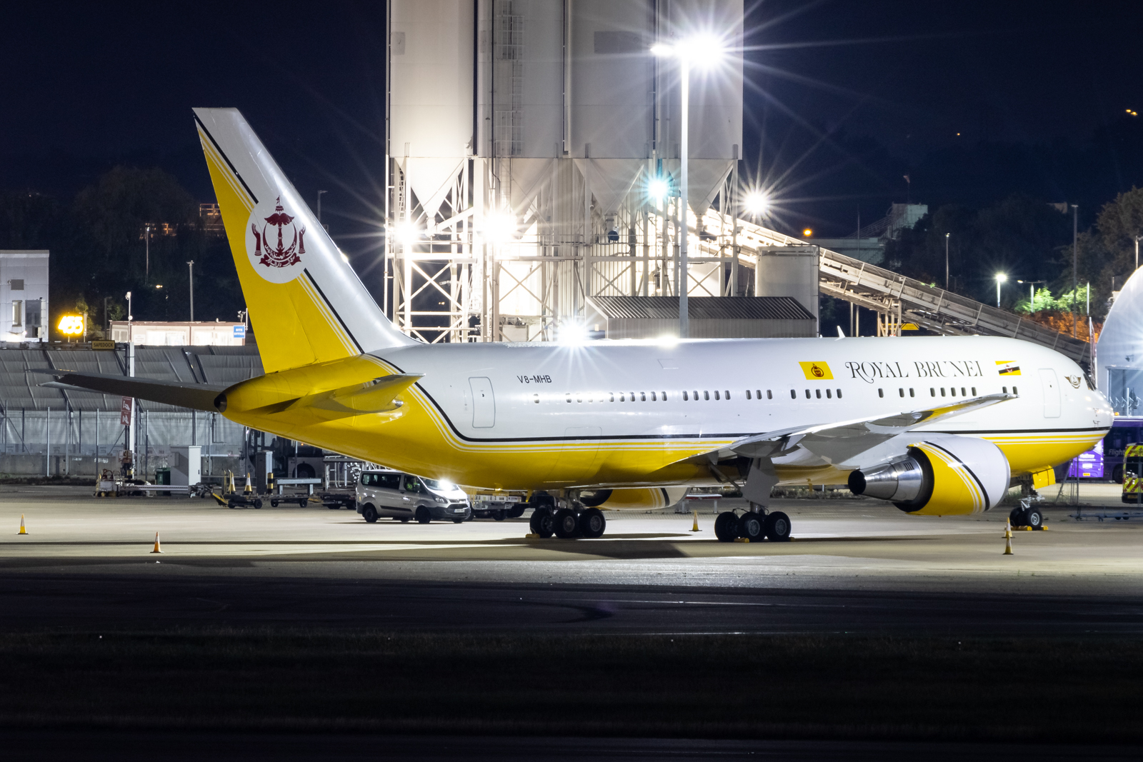 Full size: Royal Brunei Airlines Boeing 767-200ER V8-MHB at London Heathrow International Airport