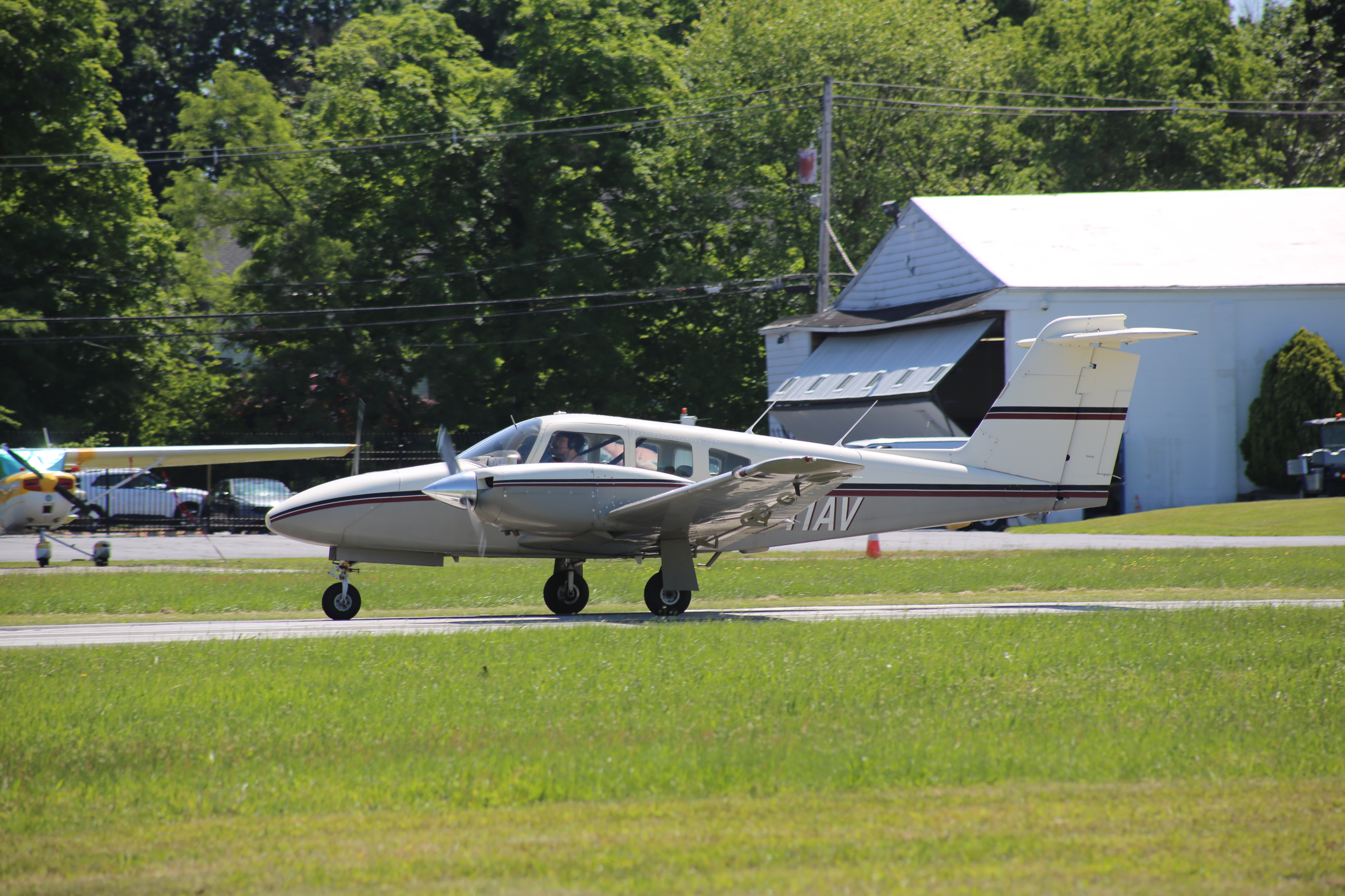 Full size: PRIVATE Piper PA-44-180 Seminole N711AV at Lincoln Park Airport