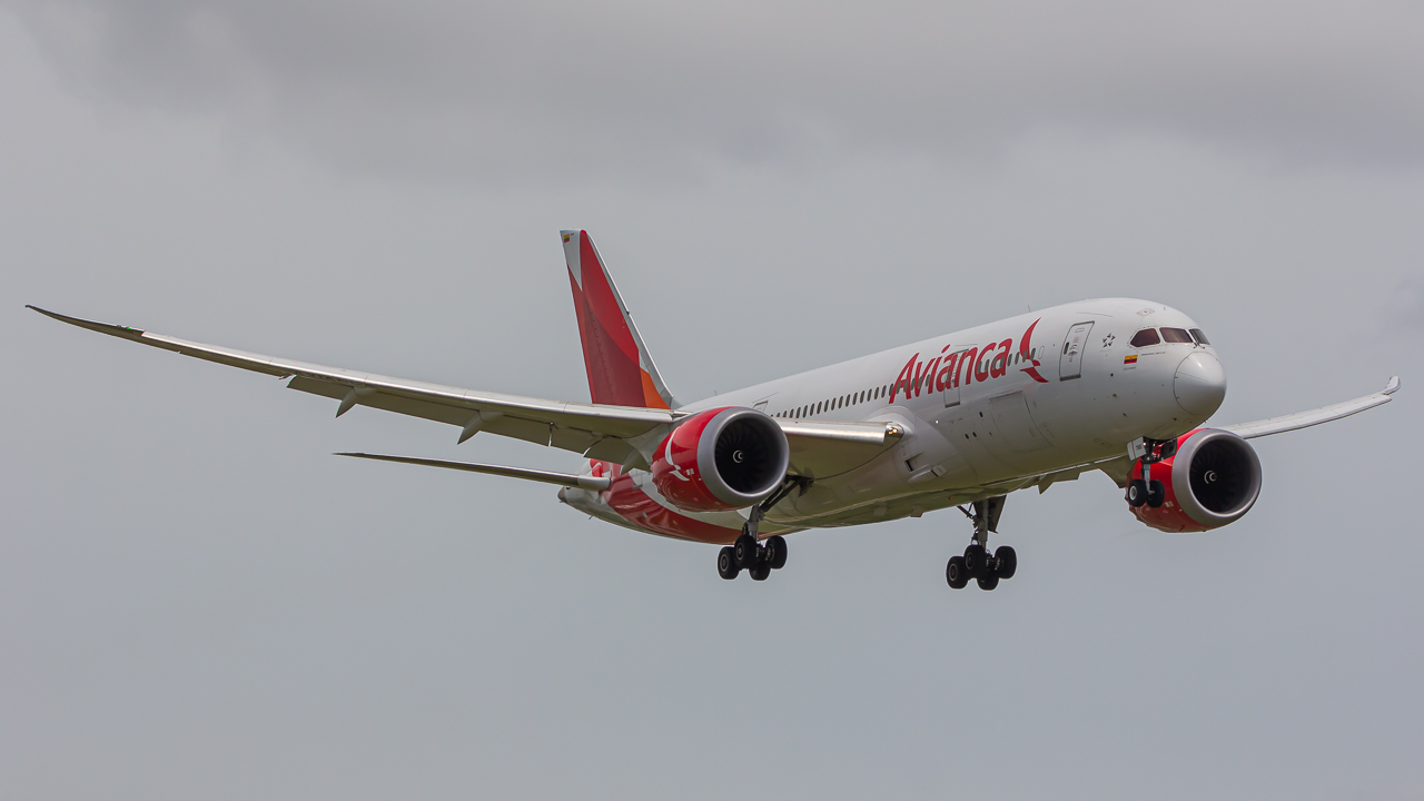 Full size: Avianca Boeing 787-8 N786AV at Miami International Airport