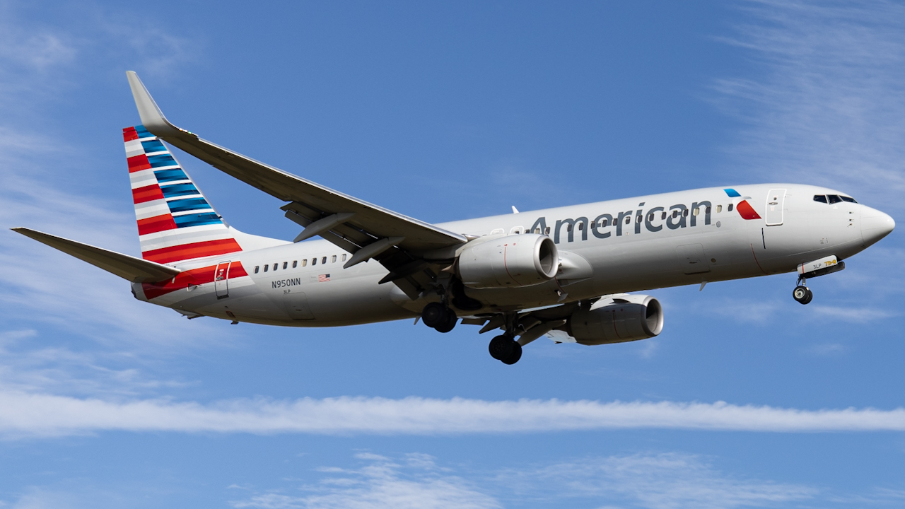 Full size: American Airlines Boeing 737-800 N950NN at Tampa International Airport