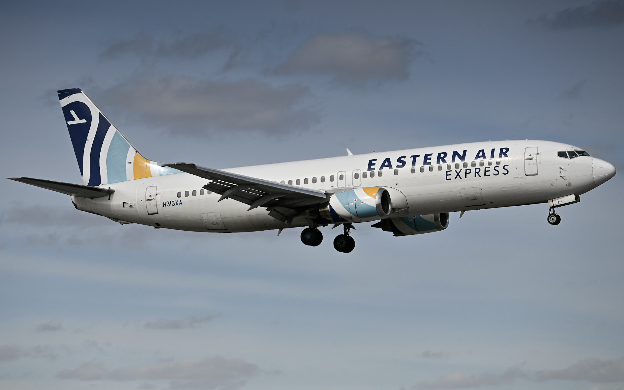 Full size: Eastern Air Express Boeing 737-400 N313XA at Miami International Airport