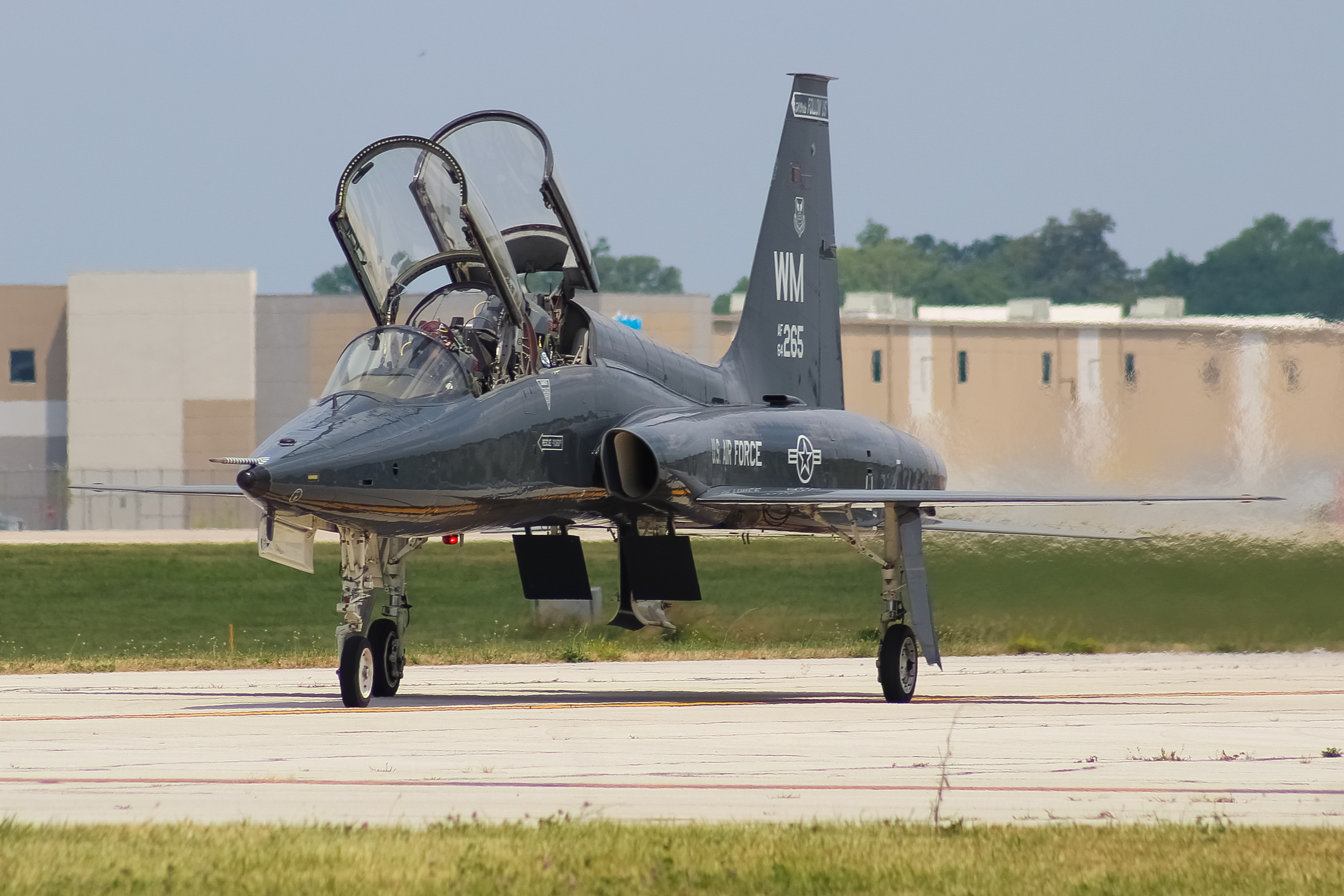 Full size: USAF - United States Air Force Northrop T-38 Talon 64-265 at James M Cox Dayton International Airport
