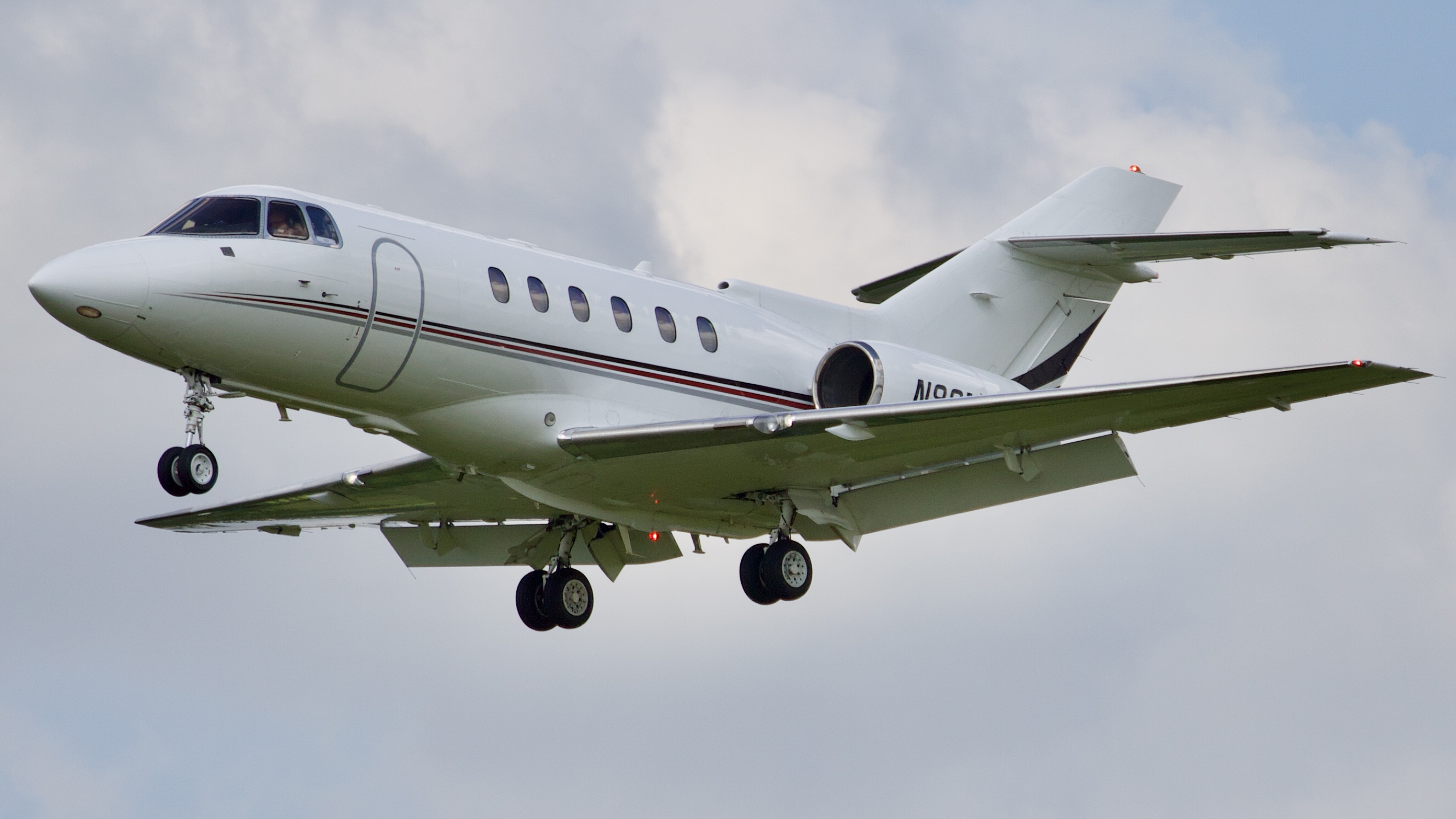 Full size: PRIVATE Beechcraft Hawker 750 N88ND at John Glenn Columbus International Airport