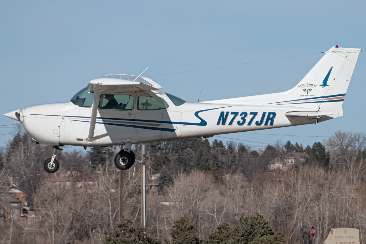 Full size: PRIVATE Cessna 172 N737JR at Vance Brand Airport
