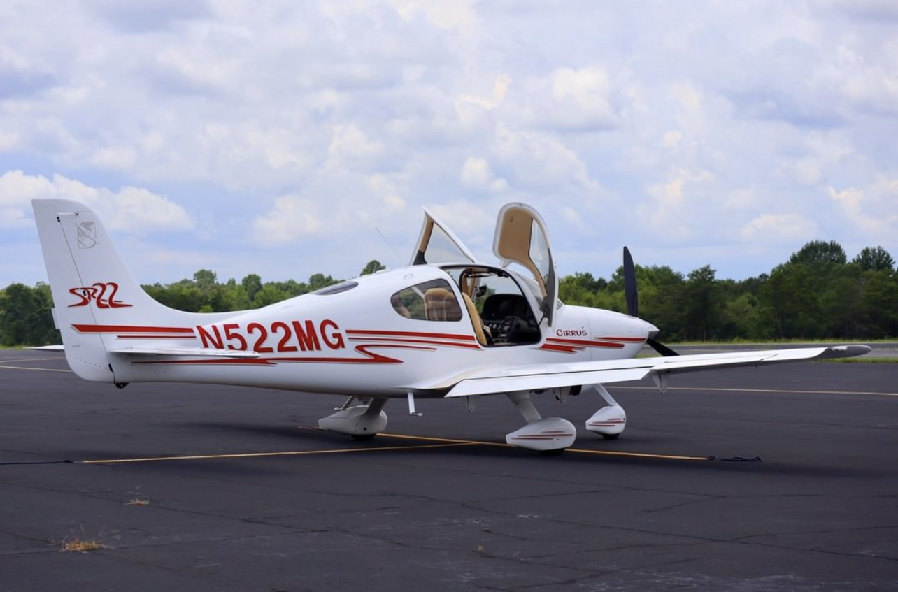 Full size: PRIVATE Cirrus SR-22 N522MG at Pickens County Airport