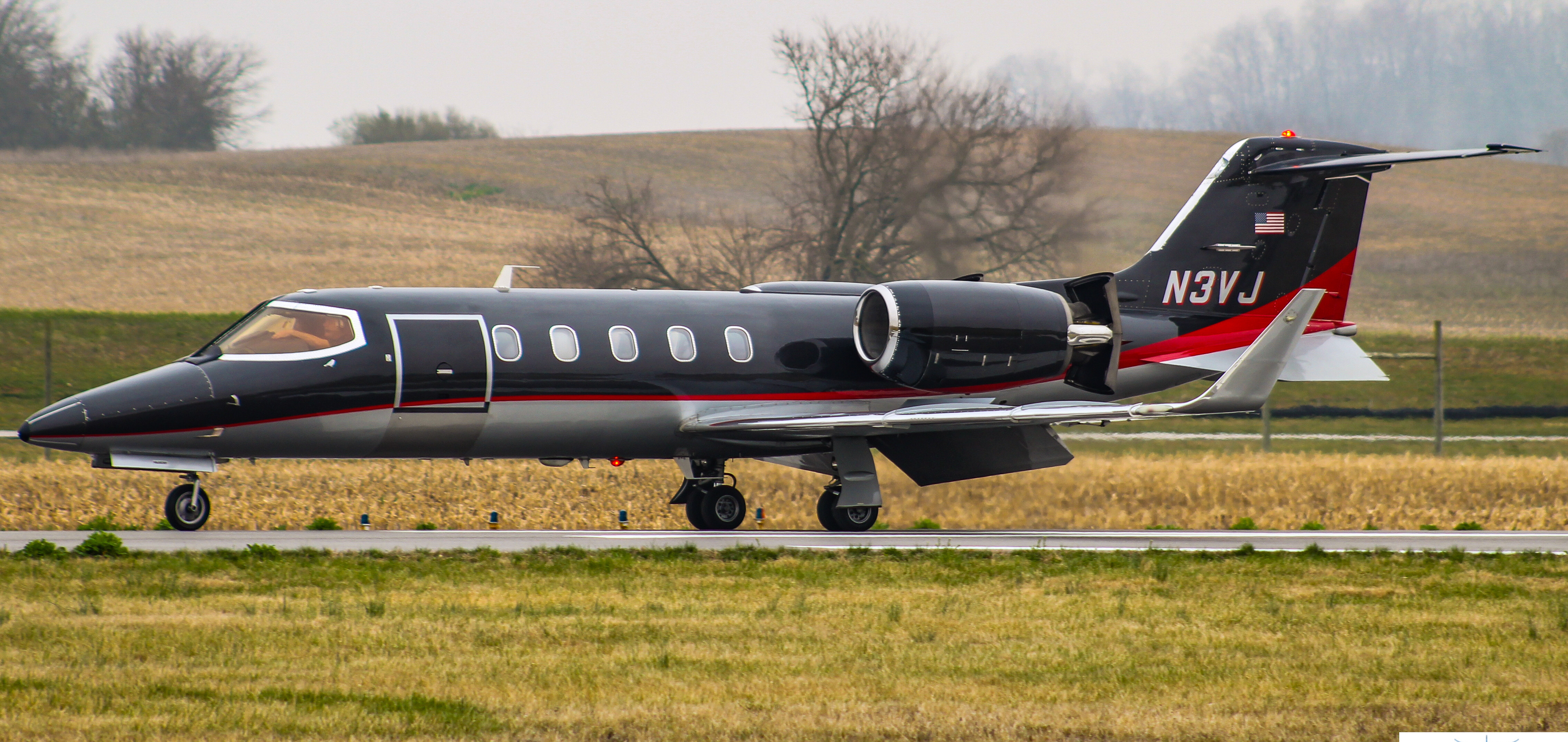 Full size: PRIVATE Learjet 31 N3VJ at York Airport