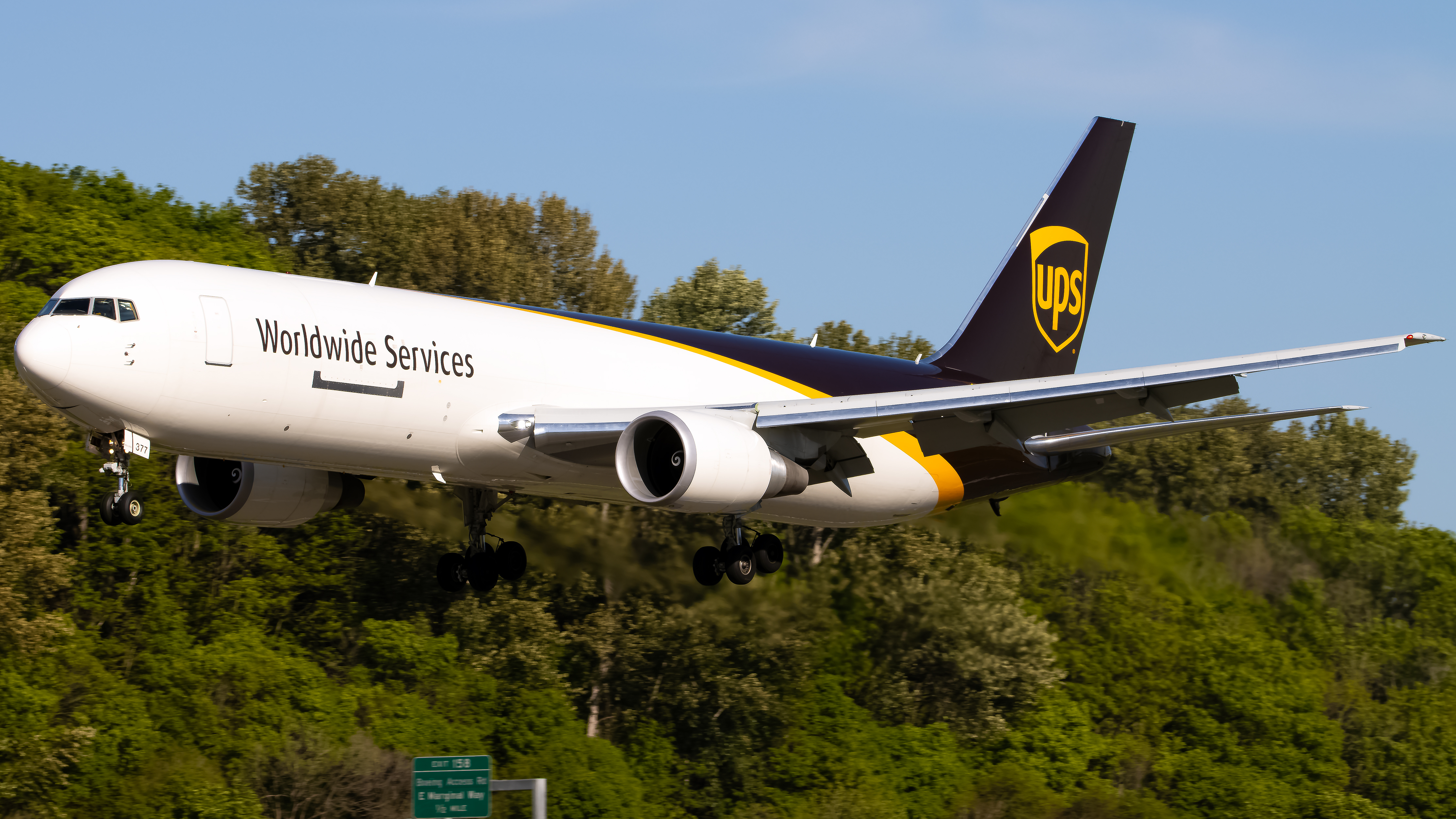 Full size: United Parcel Service Boeing 767-300F N377UP at Boeing Field/King County International Airport