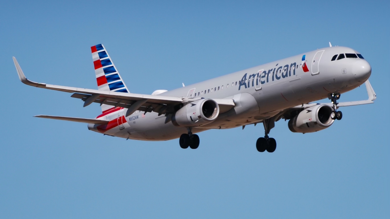 Full size: American Airlines Airbus A321-200 N932AM at Dallas-Fort Worth International Airport