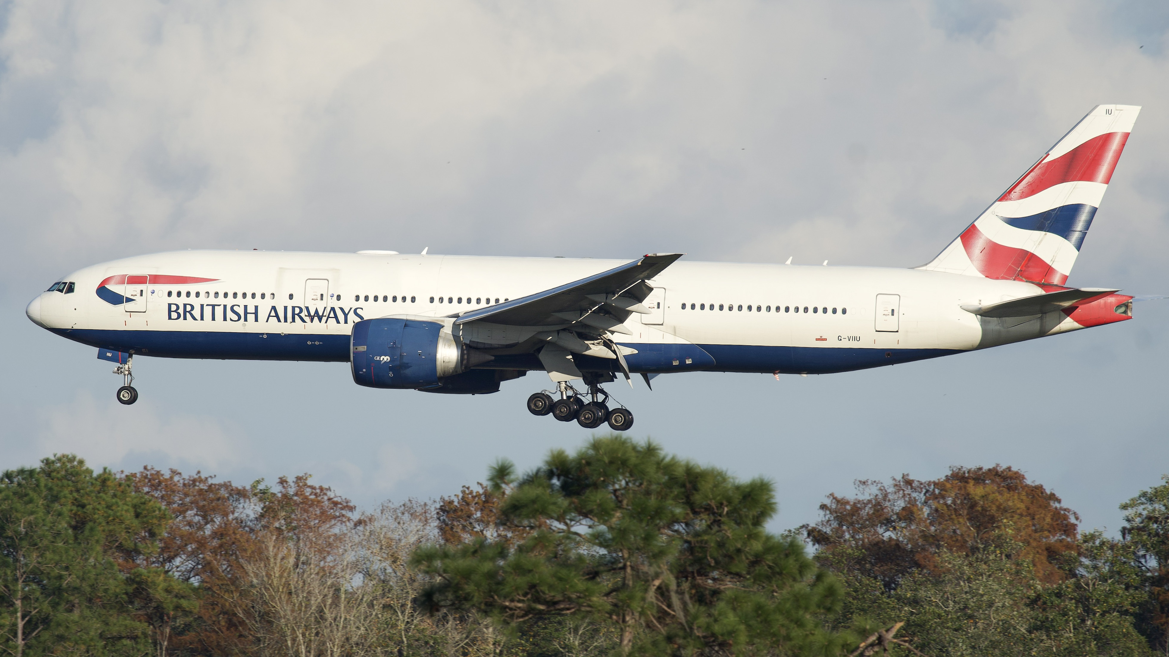 Full size: British Airways Boeing 777-200ER G-VIIU at Orlando International Airport