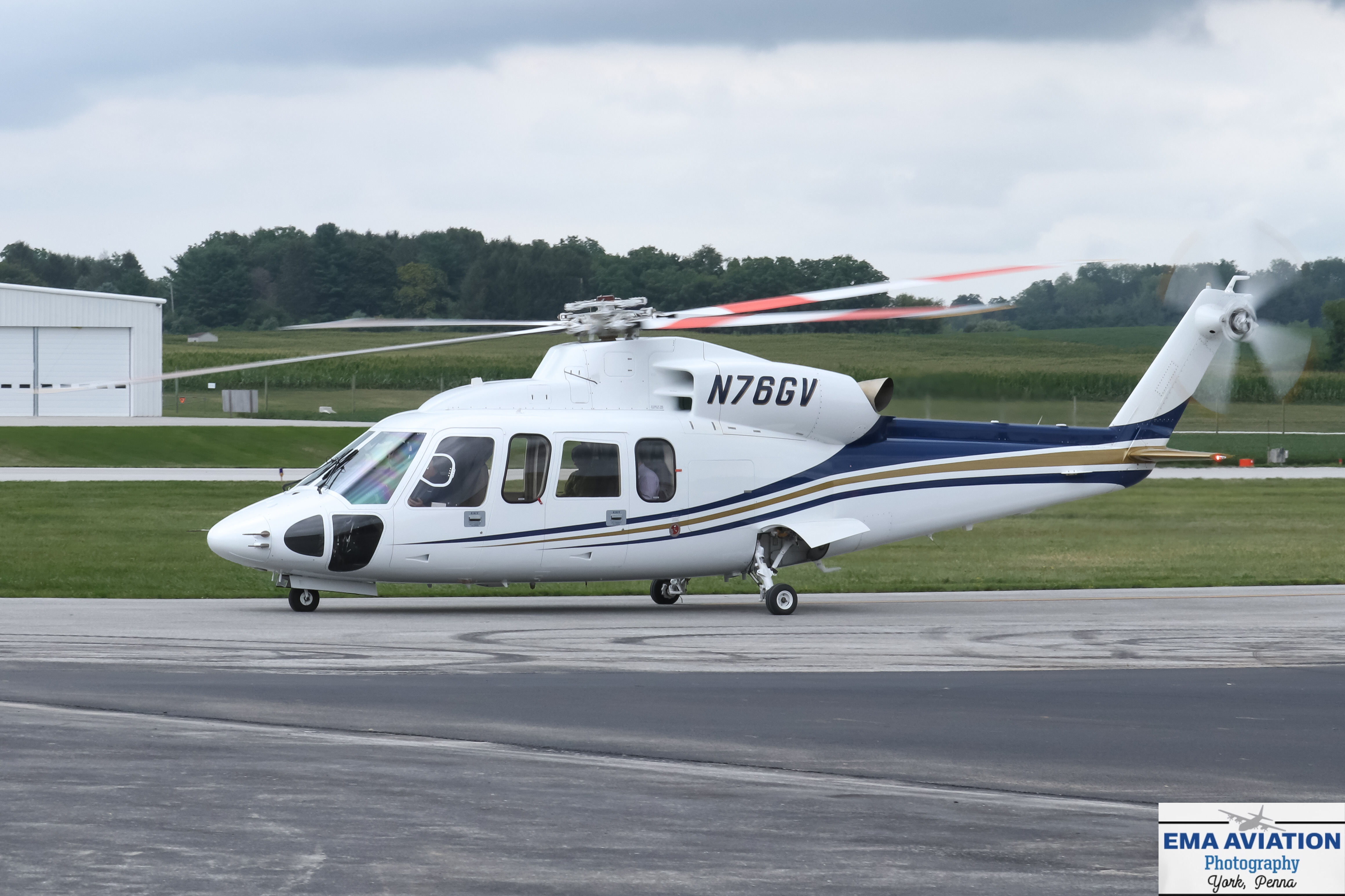 Full size: PRIVATE Sikorsky S-76D  N76GV at York Airport