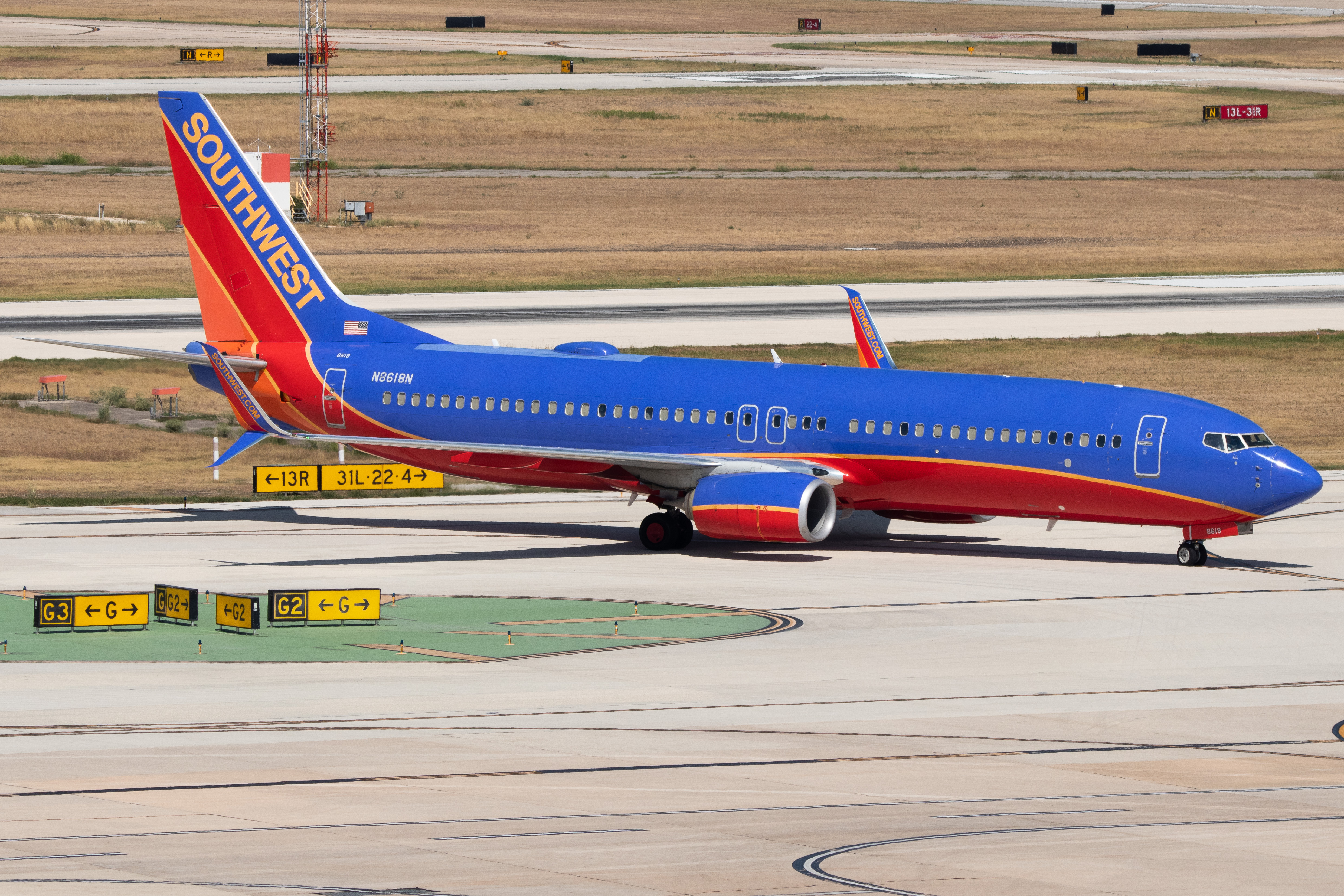 Full size: Southwest Airlines Boeing 737-800 N8618N at San Antonio International Airport