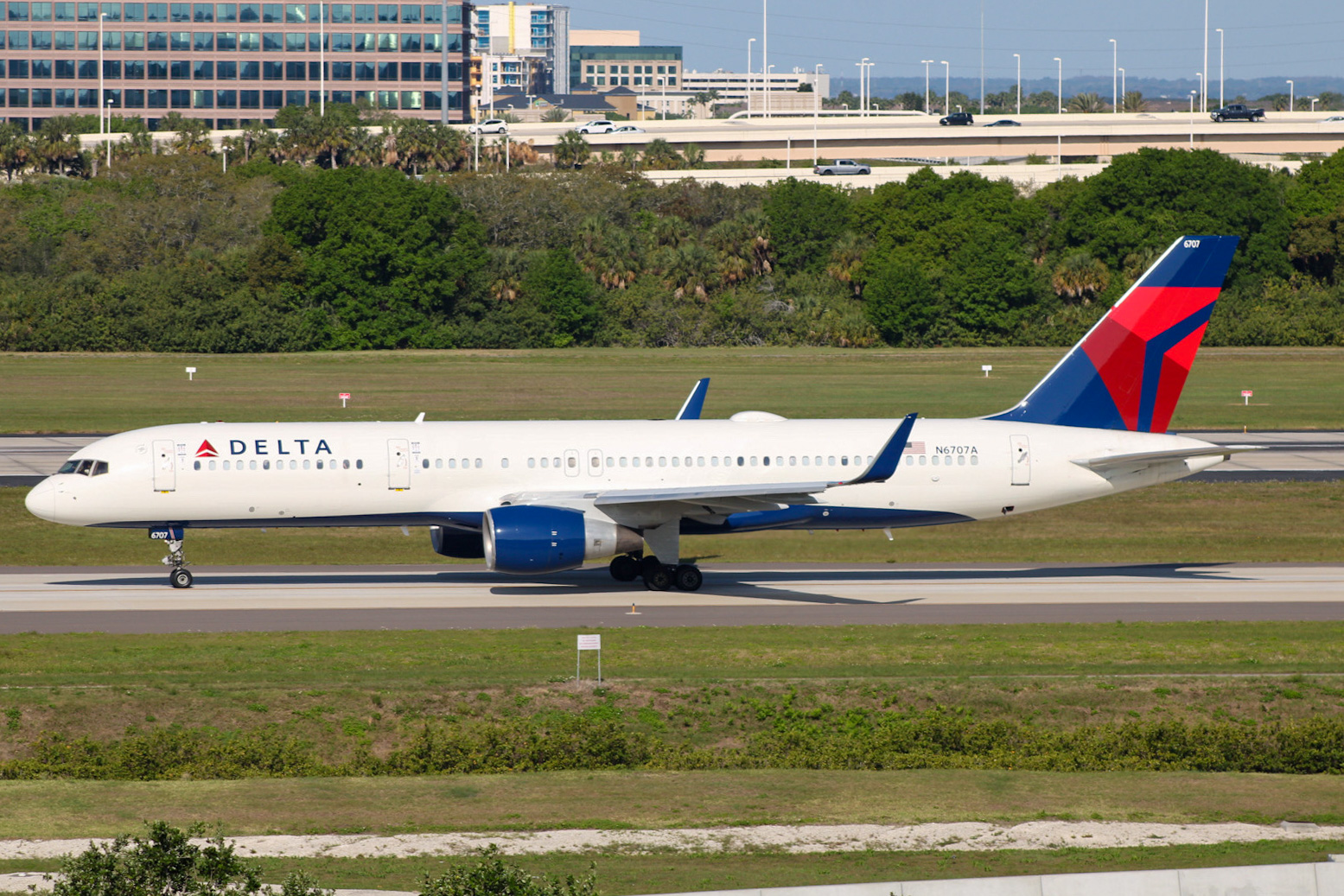 Full size: Delta Airlines Boeing 757-200 N6707A at Tampa International Airport