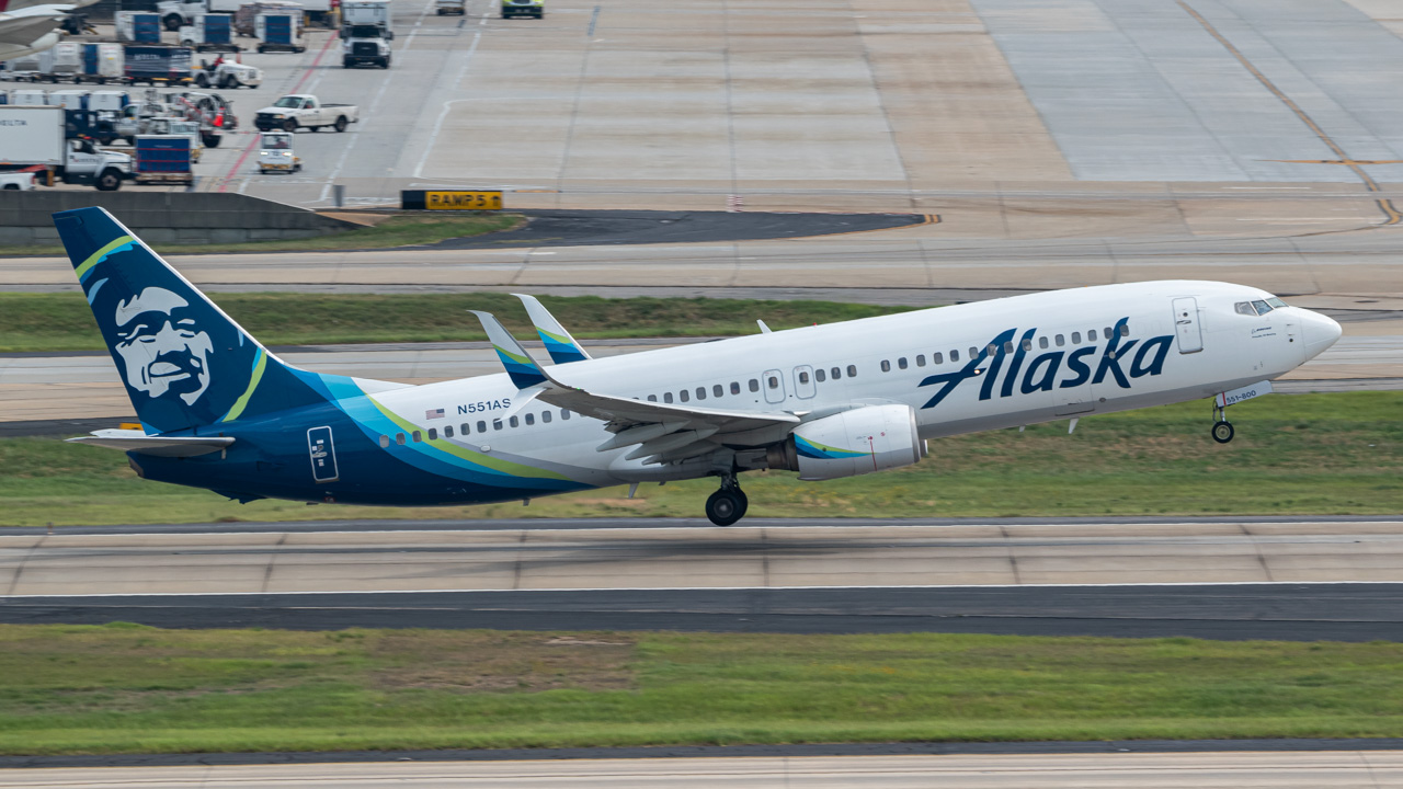 Full size: Alaska Airlines Boeing 737-800 N551AS at Hartsfield-Jackson Atlanta International Airport
