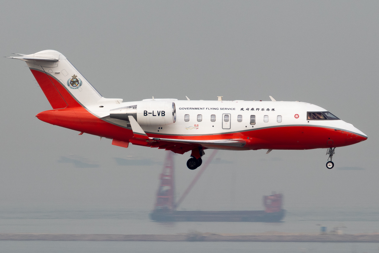 Full size: PRIVATE Bombardier Challenger 605 b-lvb at Hong Kong International Airport
