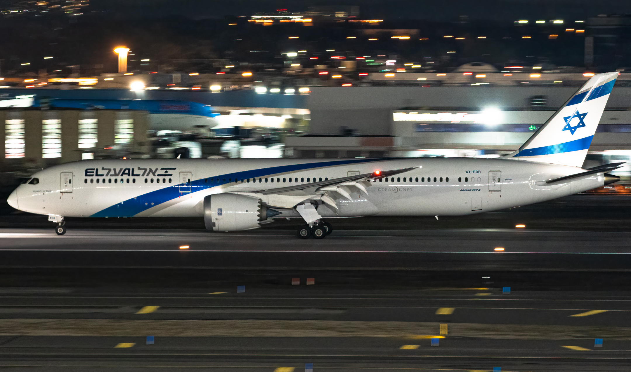 Full size: El Al Boeing 787-9 4X-EDB at John F. Kennedy International Airport
