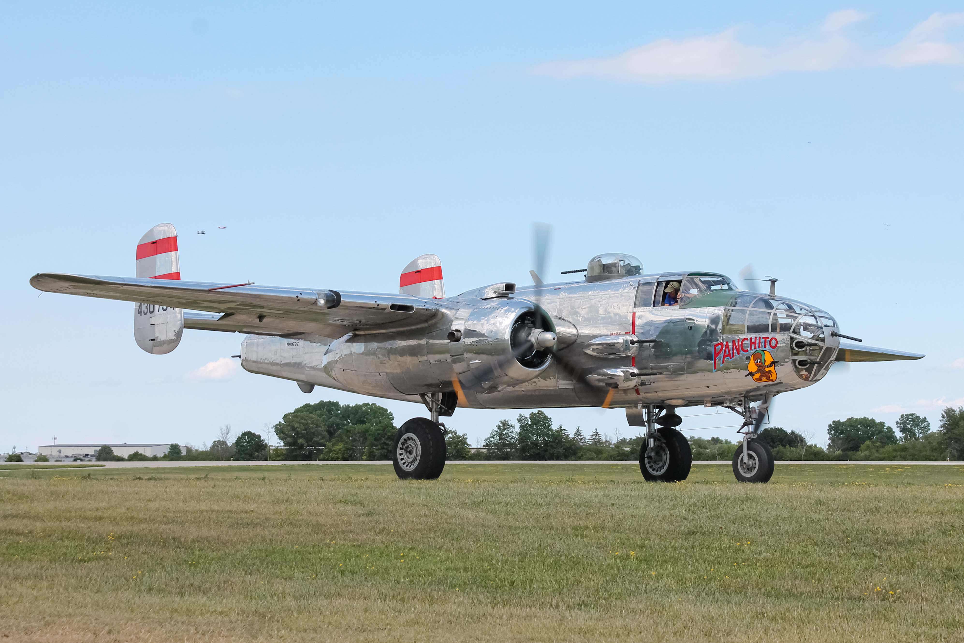 Full size: PRIVATE  North American B-25 Mitchell N9079Z at Wittman Regional Airport