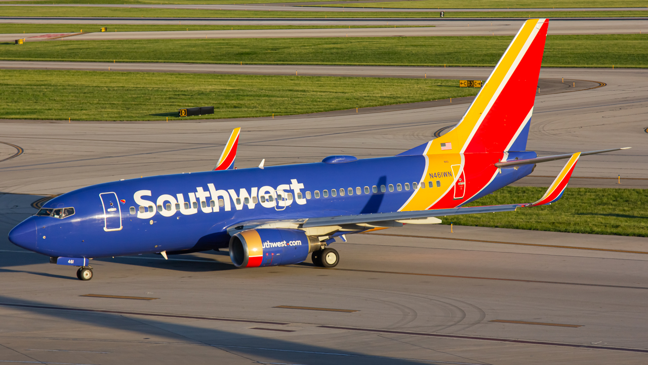 Full size: Southwest Airlines Boeing 737-700 N461WN at John Glenn Columbus International Airport
