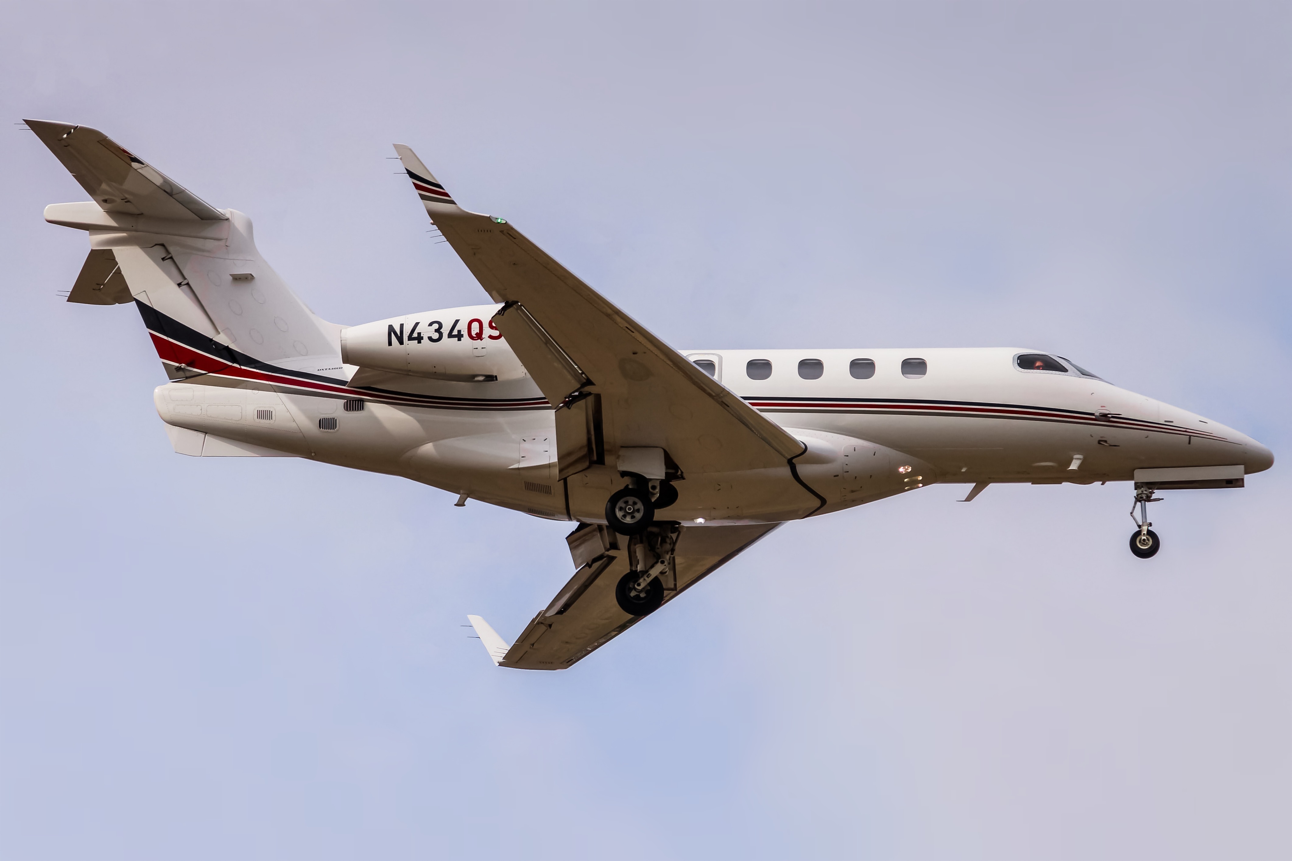 Full size: NetJets Embraer Phenom 300 N434QS at Washington Dulles International Airport