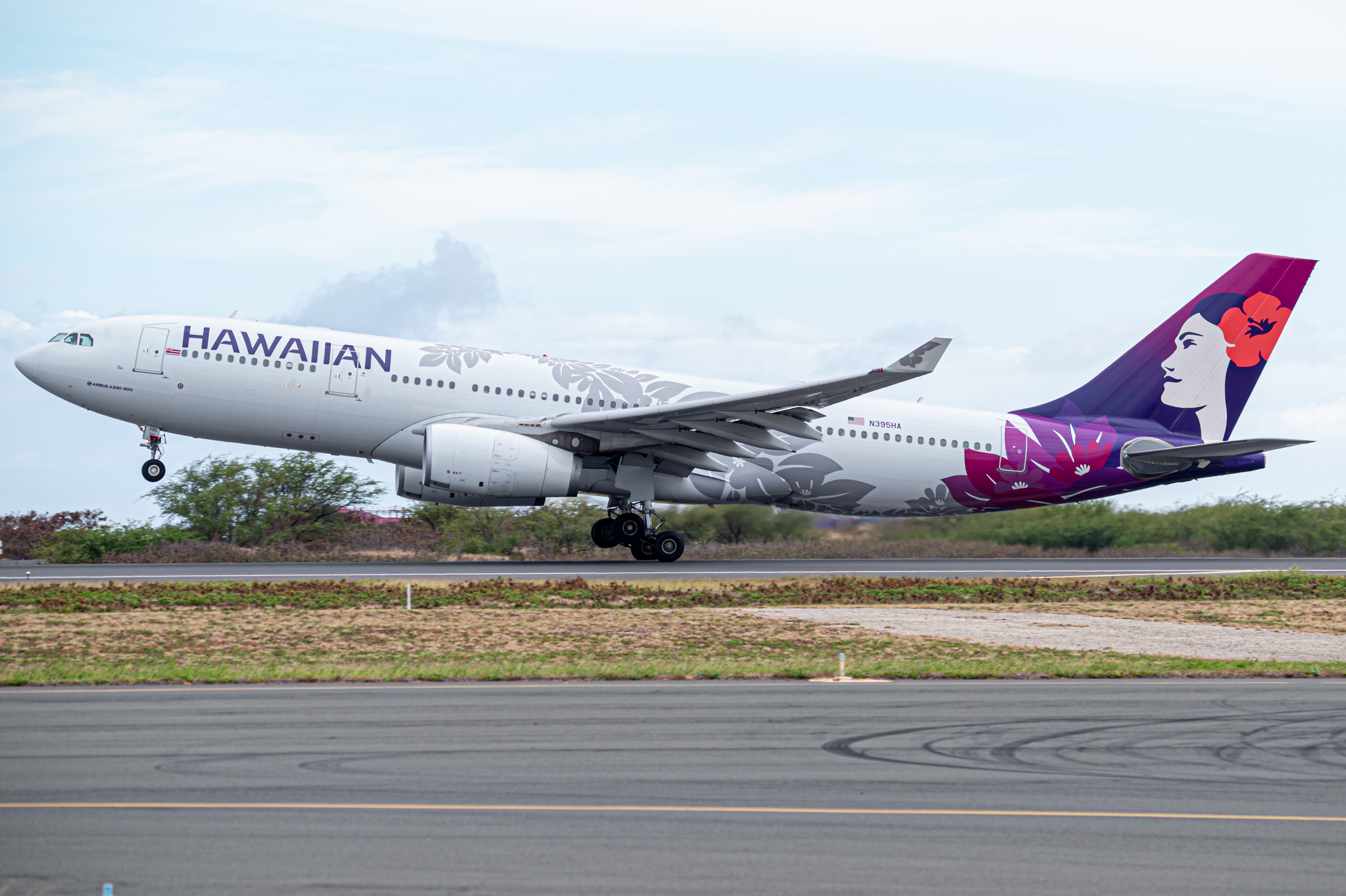 Full size: Hawaiian Airlines Airbus A330-200 N395HA at Daniel K Inouye International Airport