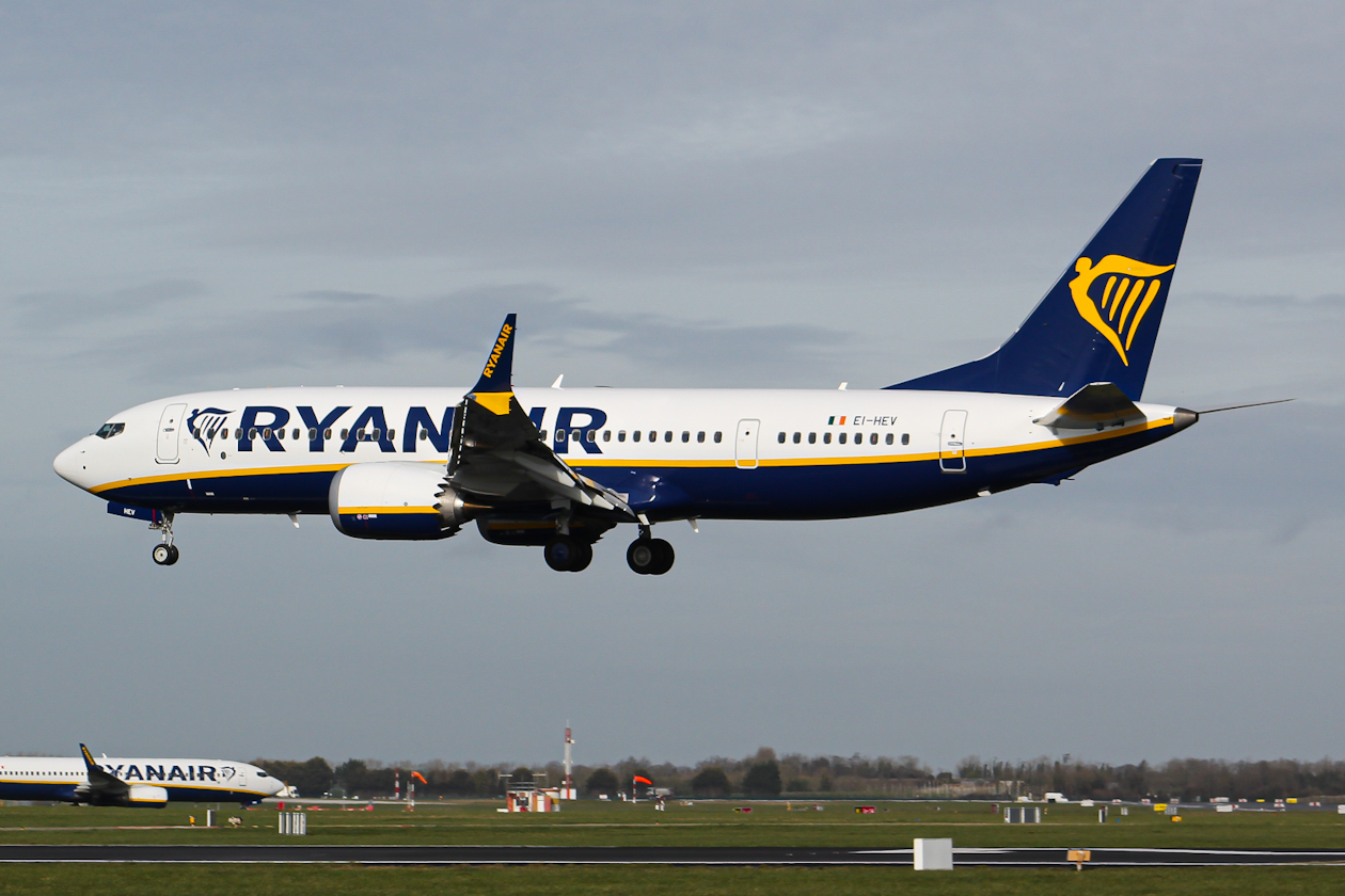 Full size: RyanAir Boeing 737-800 EI-HEV at Dublin International Airport