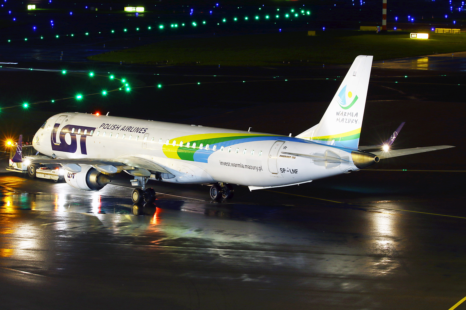 Full size: LOT Polish Airlines Embraer E195 SP-LNF at Amsterdam Schiphol Airport