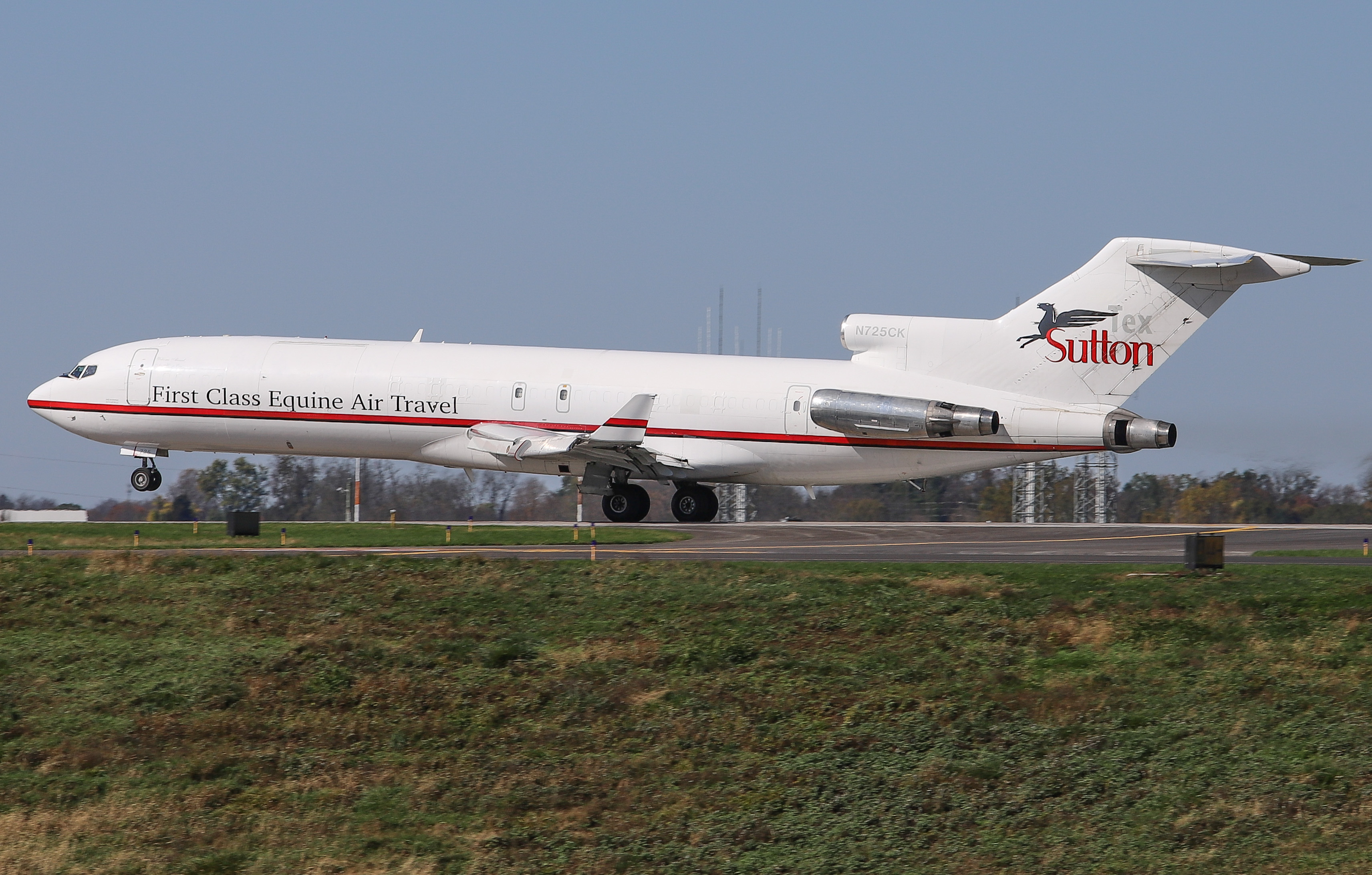 Full size: Kalitta Charters Boeing 727-200 N725CK at Blue Grass Airport