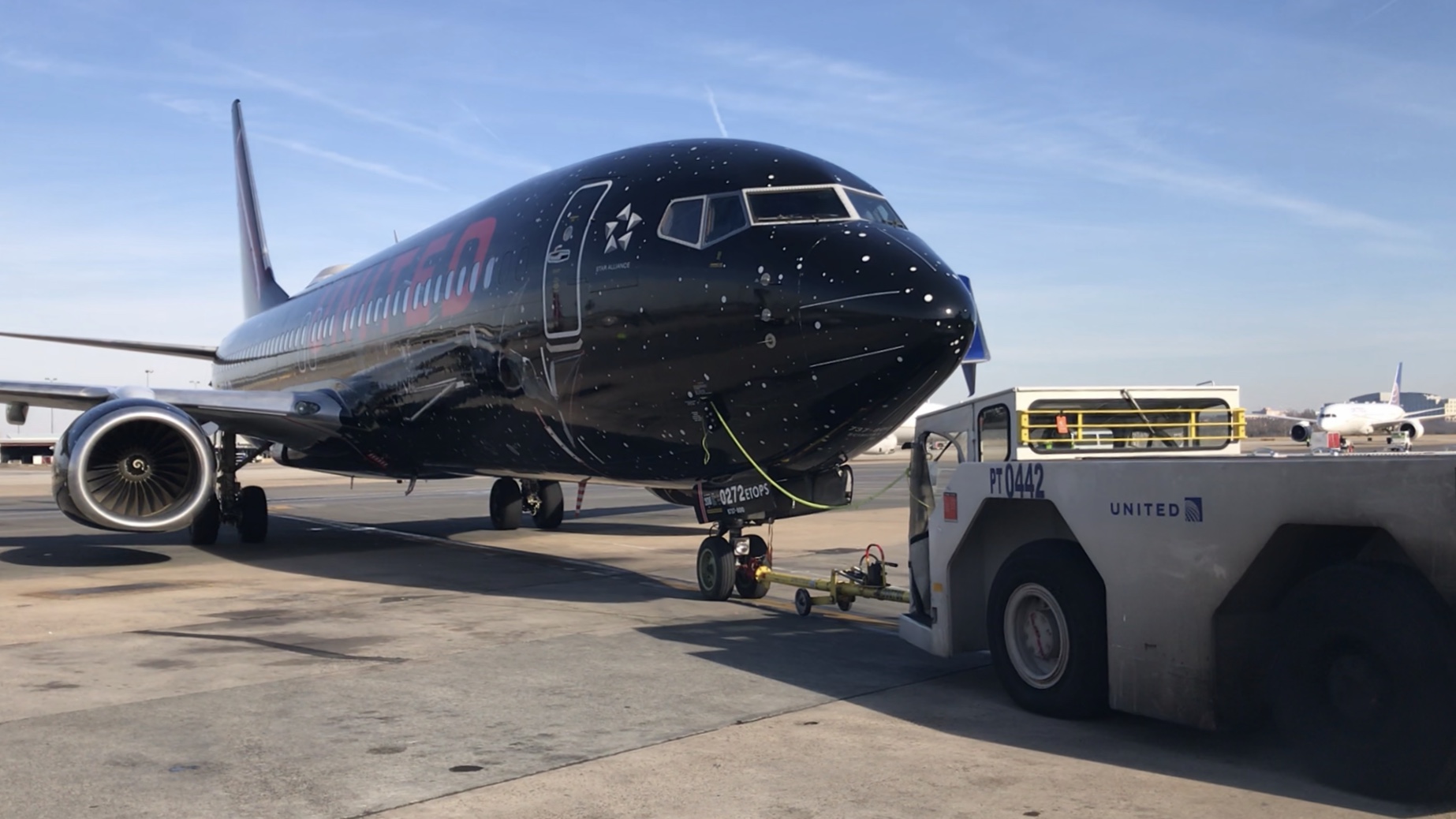 Full size: United Airlines Boeing 737-800 N36272 at Washington Dulles International Airport