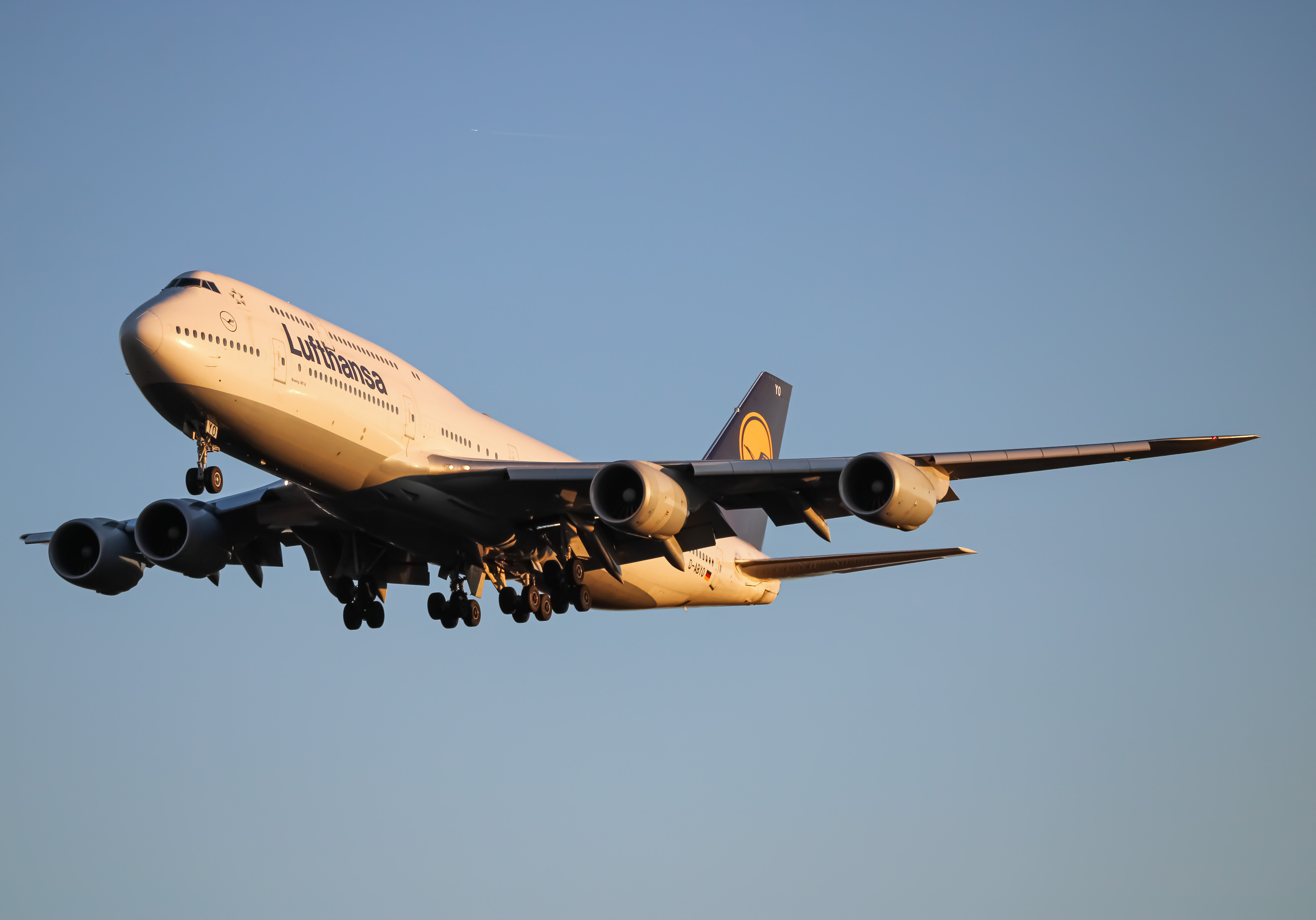 Full size: Lufthansa Boeing 747-8i D-ABYO at Washington Dulles International Airport