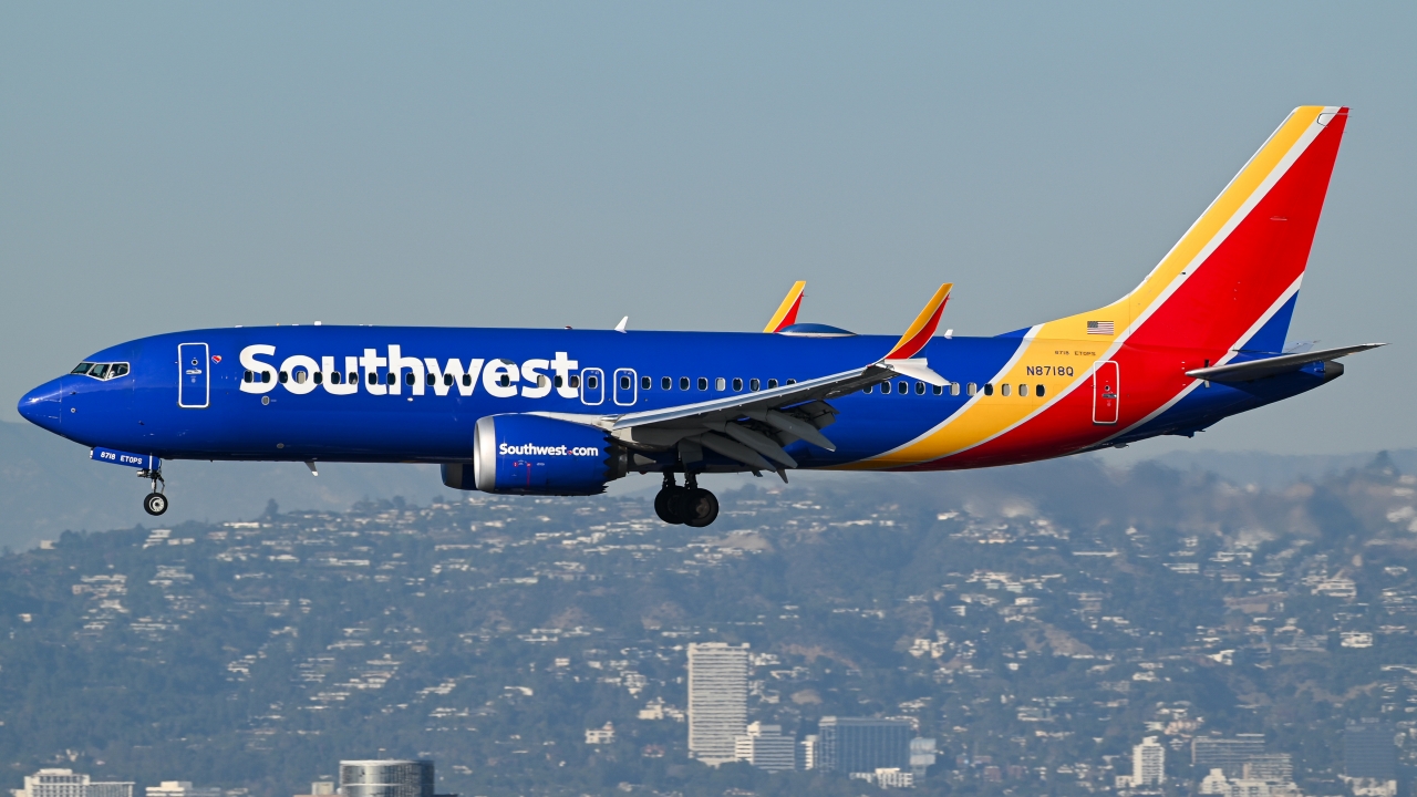 Full size: Southwest Airlines Boeing 737 MAX 8 N8718Q at Los Angeles International Airport