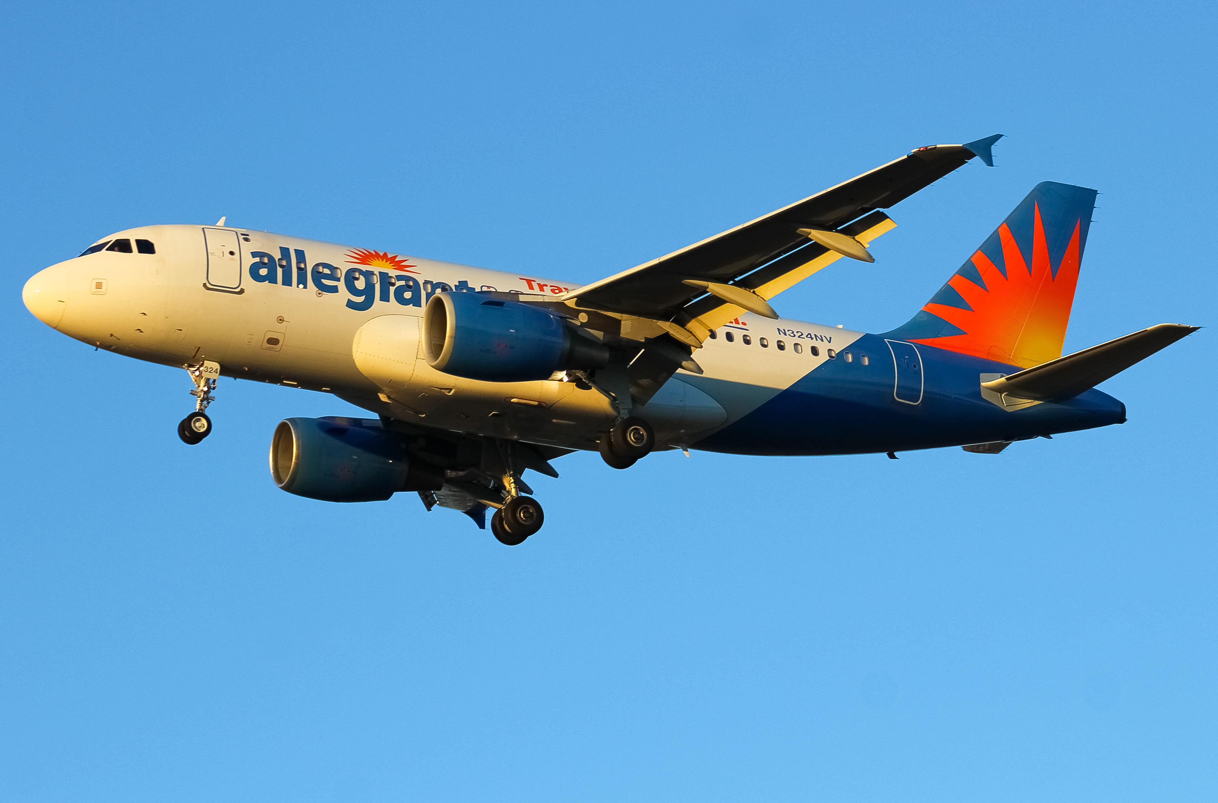 Full size: Allegiant Air Airbus A319 N324NV at Cincinnati/Northern Kentucky International Airport