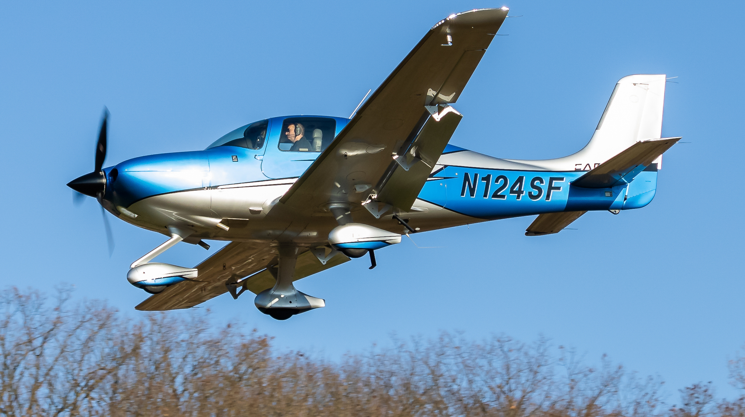 Full size: PRIVATE Cirrus SR-22 N124SF at Baltimore/Washington International Thurgood Marshall Airport