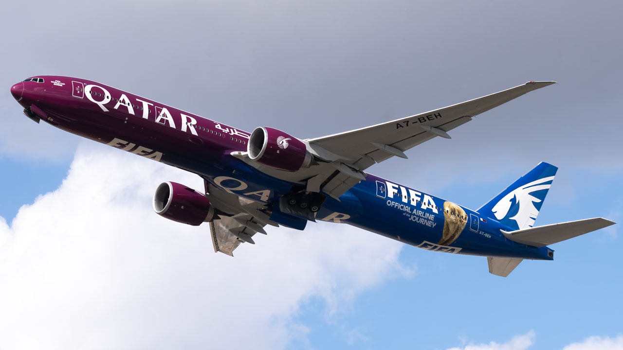 Full size: Qatar Airways Boeing 777-300ER A7-BEH at London Heathrow International Airport